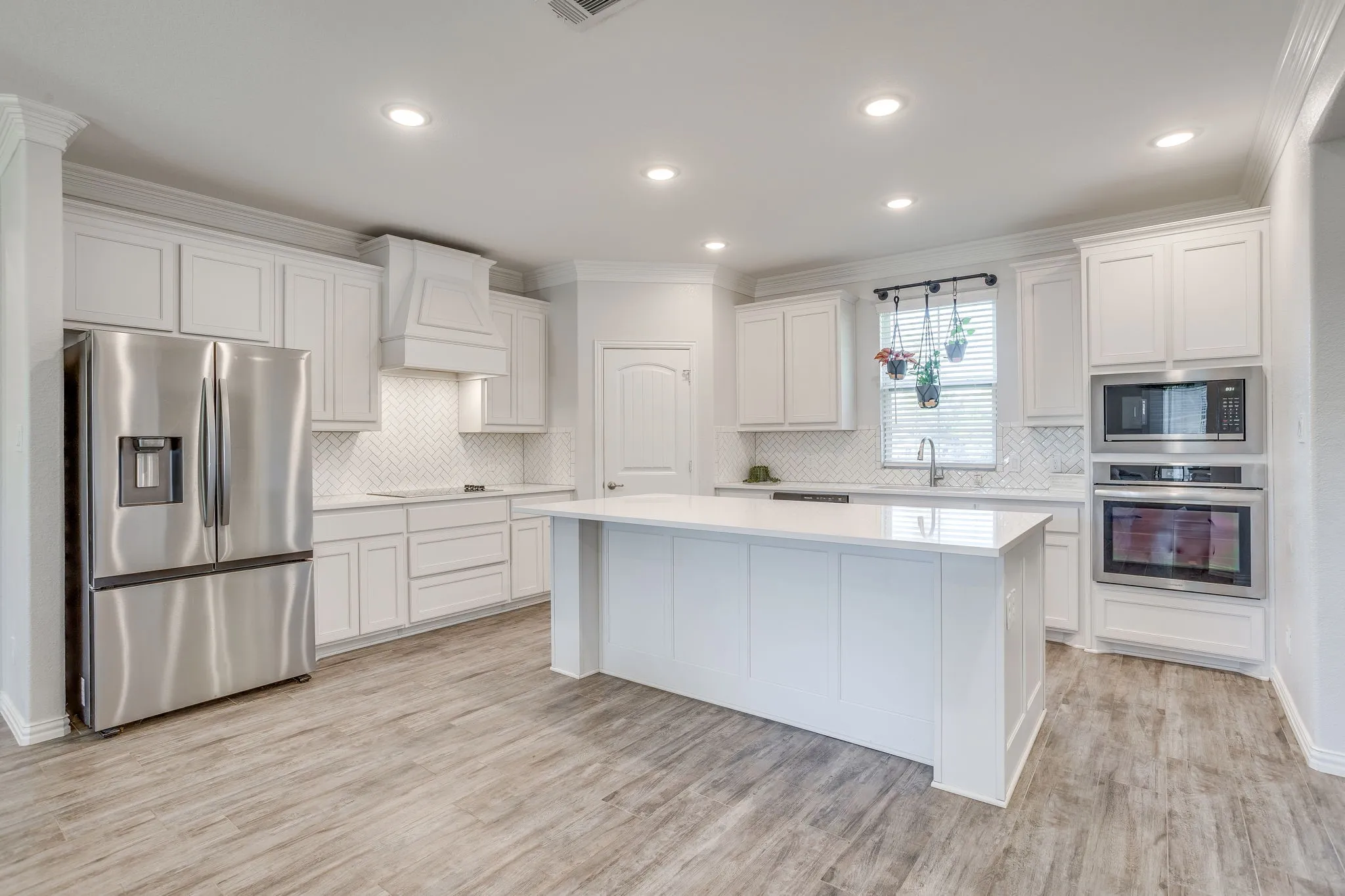 Single Family Residence For Sale in Johnson County , 2185 Sugar Button Lane, Alvarado, Texas 76009, 3 Bedroom, 2 Bathroom, 3 Garage spaces, 2,238 Sqft, built in 2022, mls#21419099, Real Estate Agent in Alvarado, Homes For Sale in Johnson county, Homes For Sale in Alvarado, Realtor in Alvarado Texas, Real Estate Brokerage Independent Realty Texas, Luminita Cordes Realtor