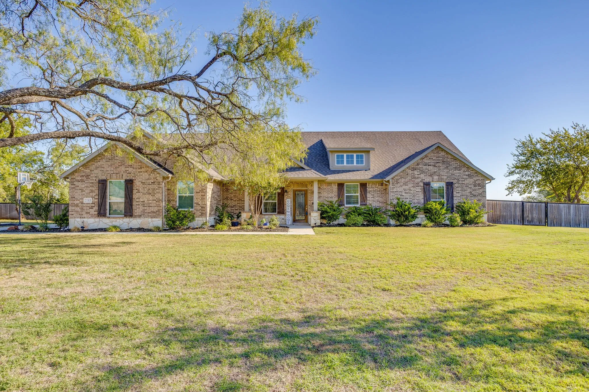 Single Family Residence For Sale in Johnson County , 2185 Sugar Button Lane, Alvarado, Texas 76009, 3 Bedroom, 2 Bathroom, 3 Garage spaces, 2,238 Sqft, built in 2022, mls#21419099, Real Estate Agent in Alvarado, Homes For Sale in Johnson county, Homes For Sale in Alvarado, Realtor in Alvarado Texas, Real Estate Brokerage Independent Realty Texas, Luminita Cordes Realtor
