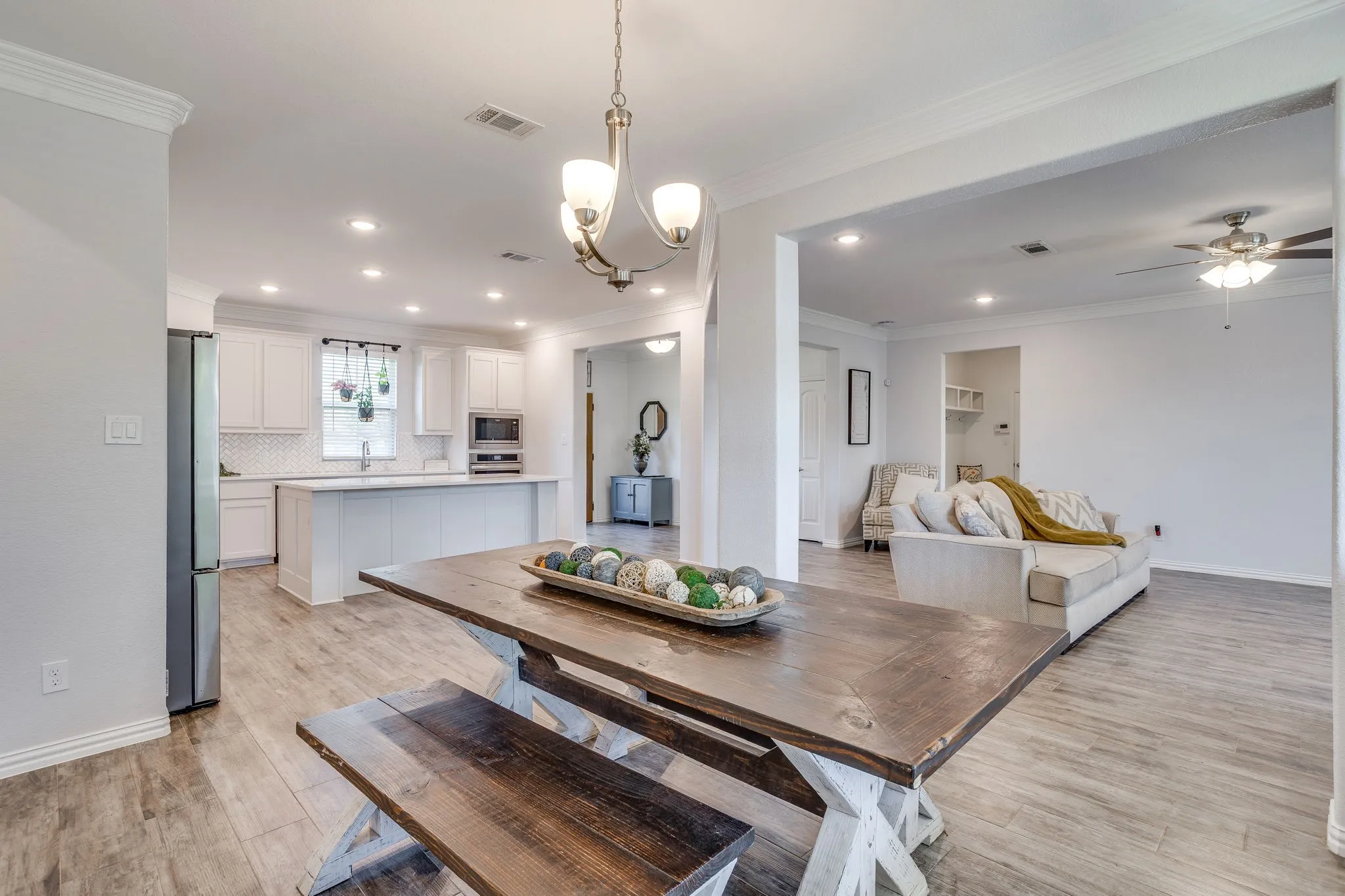 Single Family Residence For Sale in Johnson County , 2185 Sugar Button Lane, Alvarado, Texas 76009, 3 Bedroom, 2 Bathroom, 3 Garage spaces, 2,238 Sqft, built in 2022, mls#21419099, Real Estate Agent in Alvarado, Homes For Sale in Johnson county, Homes For Sale in Alvarado, Realtor in Alvarado Texas, Real Estate Brokerage Independent Realty Texas, Luminita Cordes Realtor