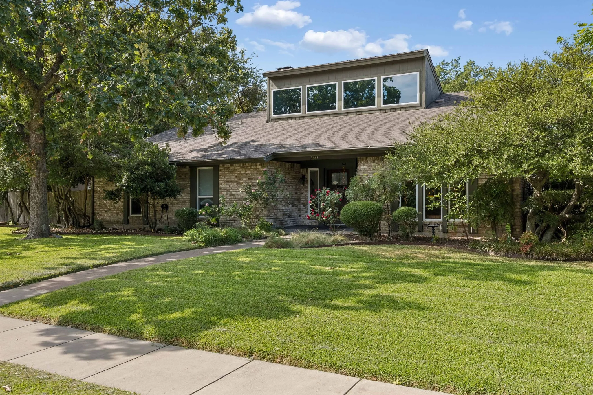 Single Family Residence For Sale in Collin County , 3321 Canoncita Lane, Plano, Texas 75023, 4 Bedroom, 3 Bathroom, 2 Garage spaces, 2,842 Sqft, built in 1976, mls#21418853, Real Estate Agent in Plano, Homes For Sale in Collin county, Homes For Sale in Plano, Realtor in Plano Texas, Real Estate Brokerage Independent Realty Texas, Luminita Cordes Realtor
