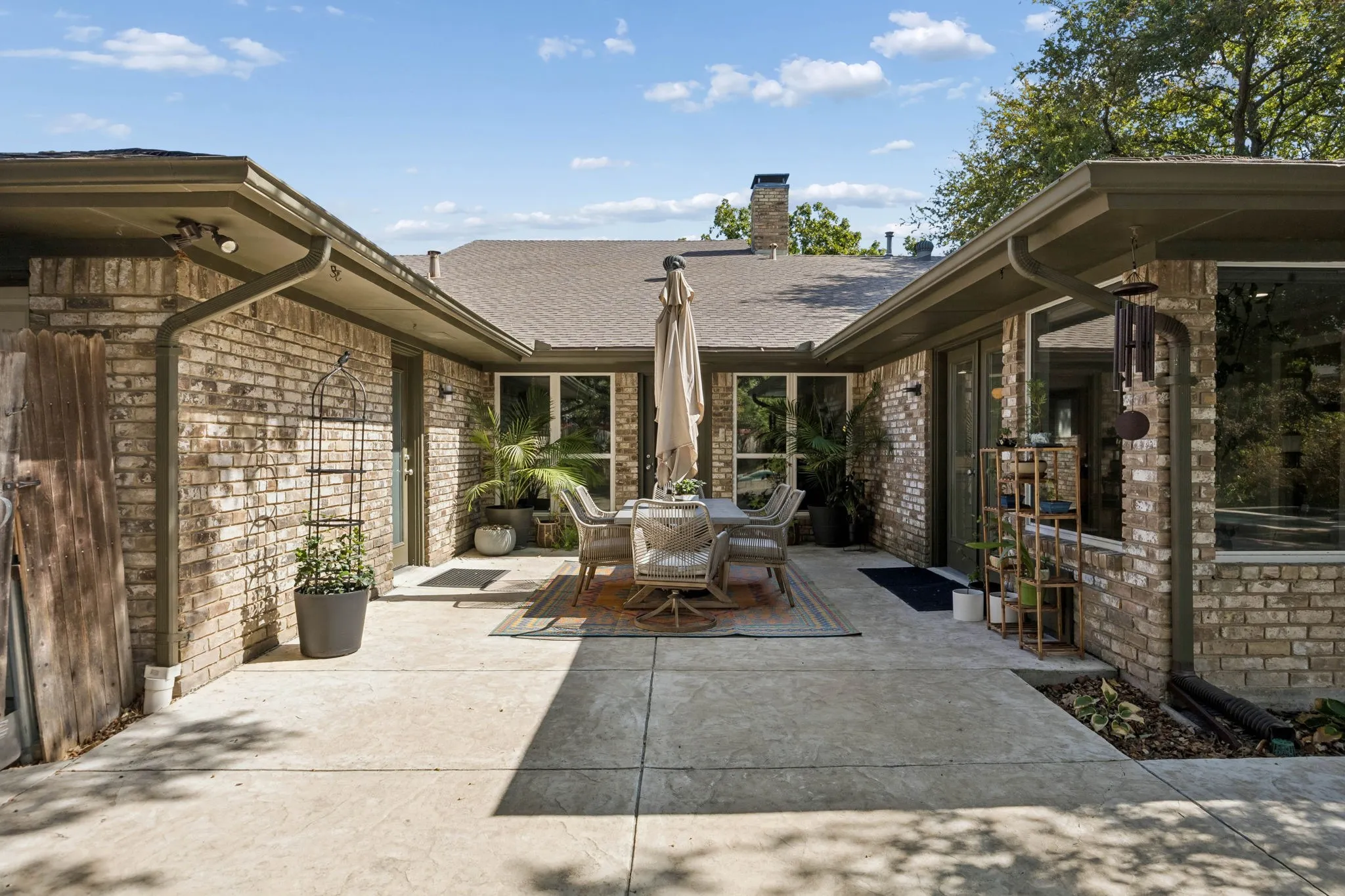 Single Family Residence For Sale in Collin County , 3321 Canoncita Lane, Plano, Texas 75023, 4 Bedroom, 3 Bathroom, 2 Garage spaces, 2,842 Sqft, built in 1976, mls#21418853, Real Estate Agent in Plano, Homes For Sale in Collin county, Homes For Sale in Plano, Realtor in Plano Texas, Real Estate Brokerage Independent Realty Texas, Luminita Cordes Realtor