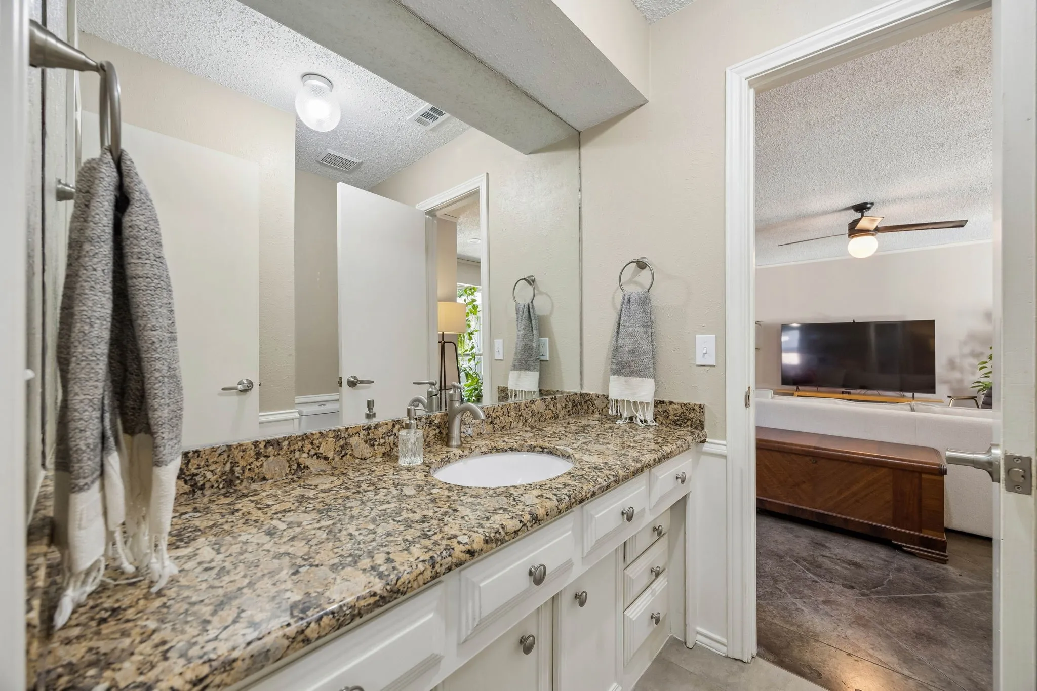 Single Family Residence For Sale in Collin County , 3321 Canoncita Lane, Plano, Texas 75023, 4 Bedroom, 3 Bathroom, 2 Garage spaces, 2,842 Sqft, built in 1976, mls#21418853, Real Estate Agent in Plano, Homes For Sale in Collin county, Homes For Sale in Plano, Realtor in Plano Texas, Real Estate Brokerage Independent Realty Texas, Luminita Cordes Realtor