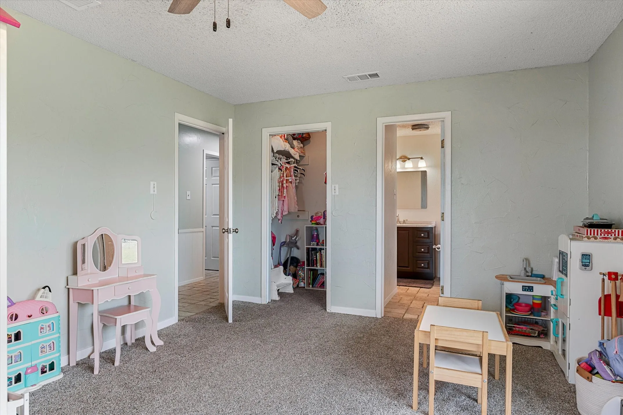 Single Family Residence For Sale in Van Zandt County , 800 Vz County Road 4105, Canton, Texas 75103, 3 Bedroom, 2 Bathroom, 2 Garage spaces, 2,418 Sqft, built in 1973, mls#21419267, Real Estate Agent in Canton, Homes For Sale in Van Zandt county, Homes For Sale in Canton, Realtor in Canton Texas, Real Estate Brokerage Independent Realty Texas, Luminita Cordes Realtor