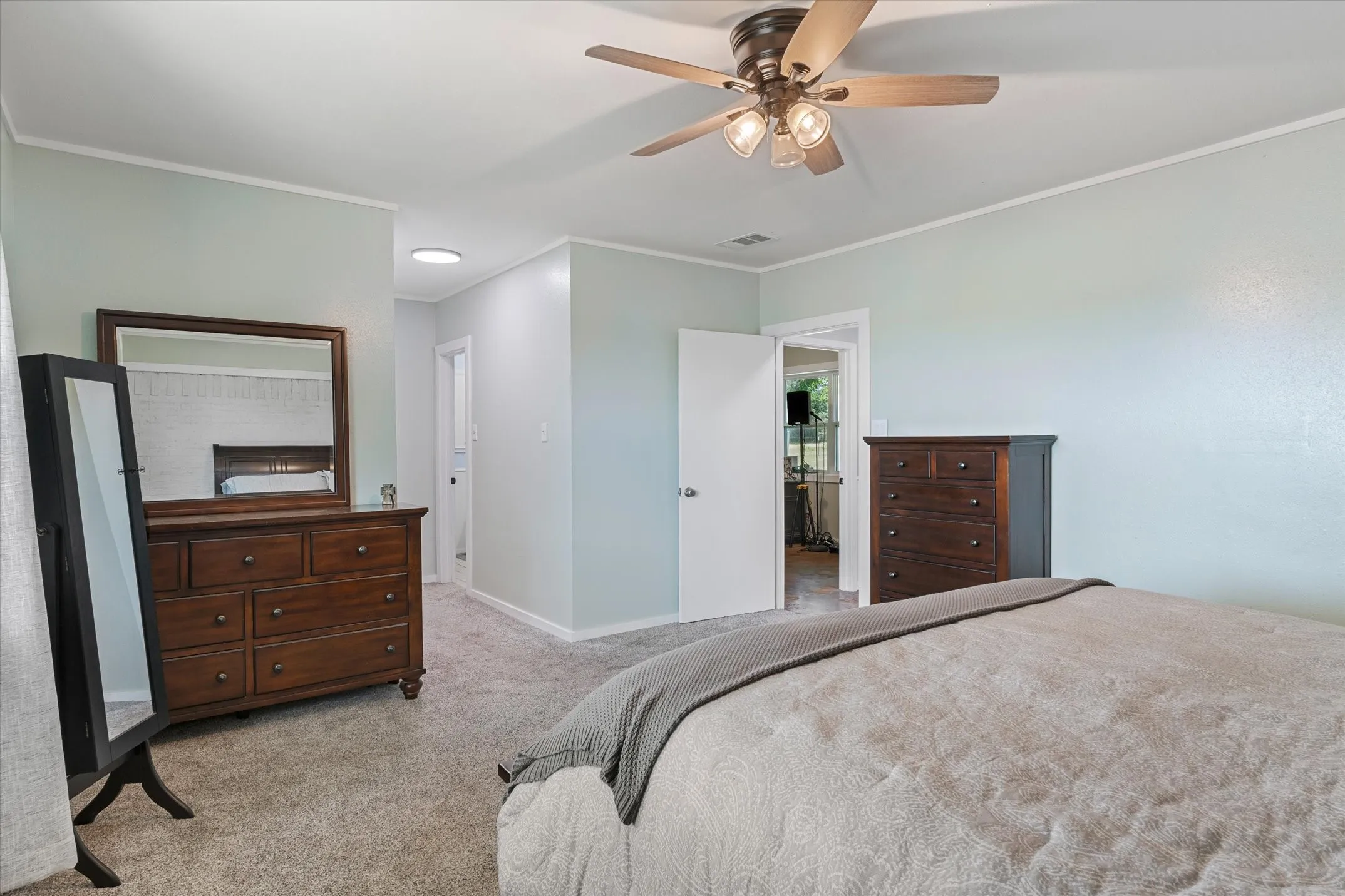 Single Family Residence For Sale in Van Zandt County , 800 Vz County Road 4105, Canton, Texas 75103, 3 Bedroom, 2 Bathroom, 2 Garage spaces, 2,418 Sqft, built in 1973, mls#21419267, Real Estate Agent in Canton, Homes For Sale in Van Zandt county, Homes For Sale in Canton, Realtor in Canton Texas, Real Estate Brokerage Independent Realty Texas, Luminita Cordes Realtor