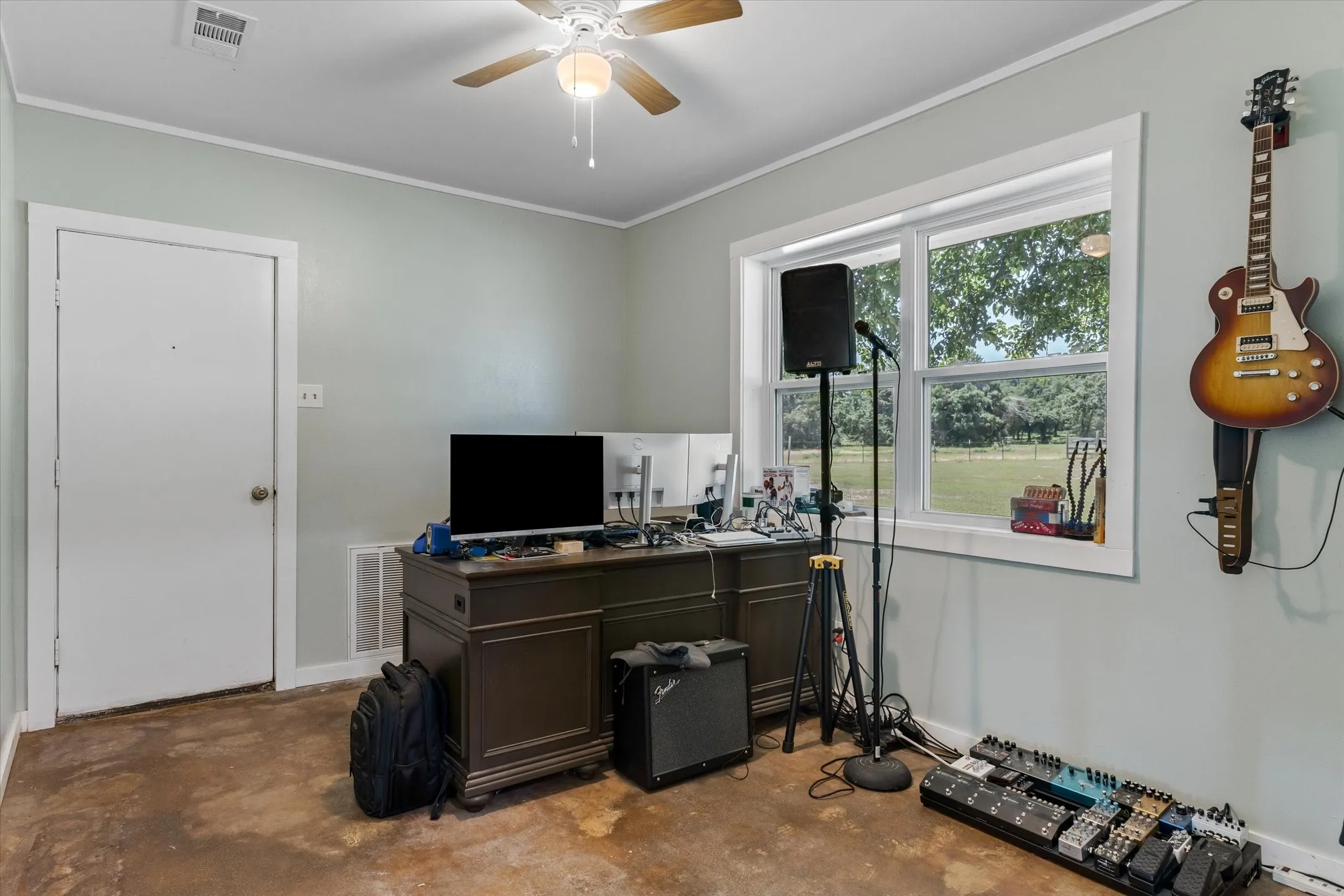 Single Family Residence For Sale in Van Zandt County , 800 Vz County Road 4105, Canton, Texas 75103, 3 Bedroom, 2 Bathroom, 2 Garage spaces, 2,418 Sqft, built in 1973, mls#21419267, Real Estate Agent in Canton, Homes For Sale in Van Zandt county, Homes For Sale in Canton, Realtor in Canton Texas, Real Estate Brokerage Independent Realty Texas, Luminita Cordes Realtor