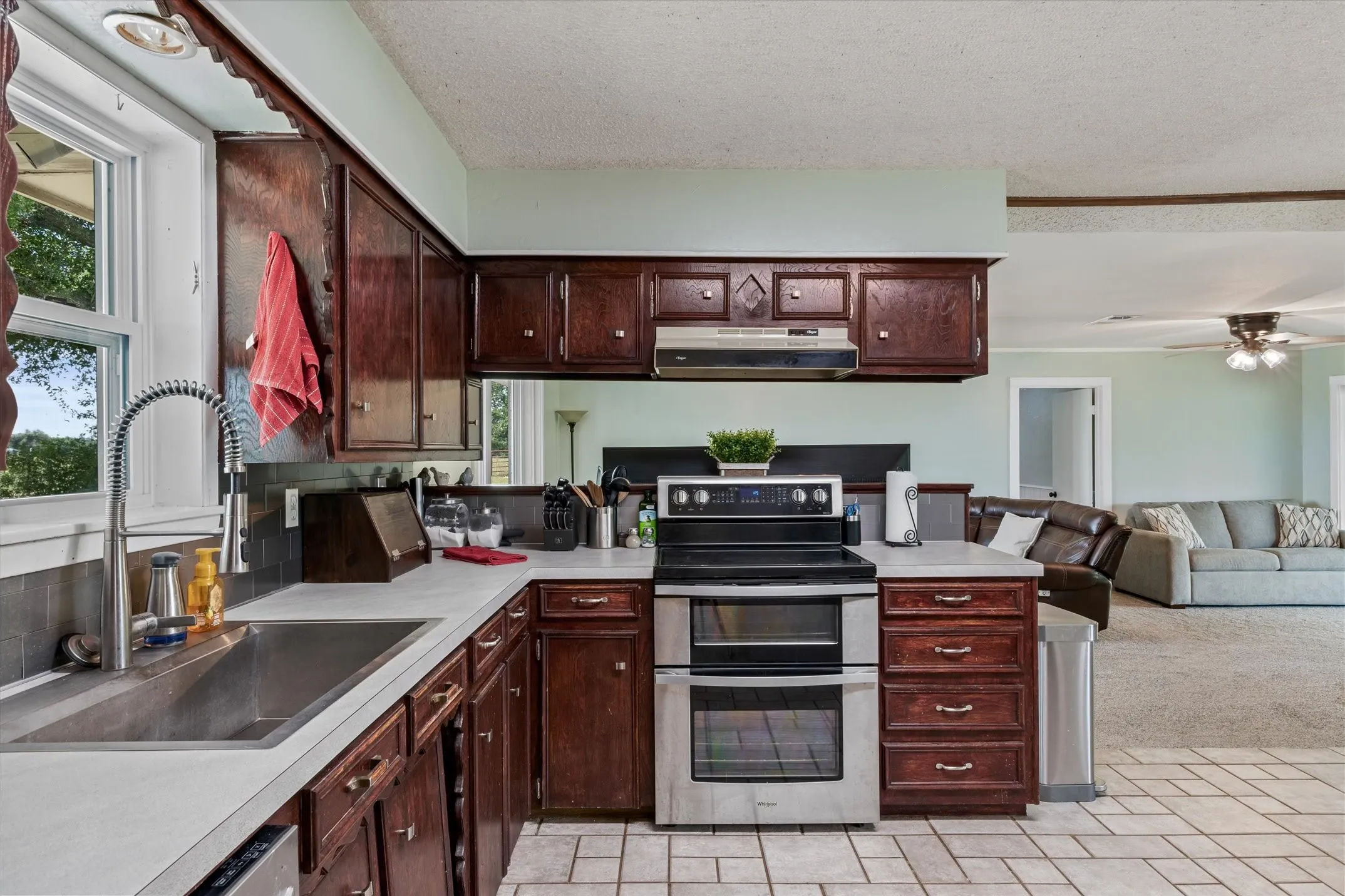 Single Family Residence For Sale in Van Zandt County , 800 Vz County Road 4105, Canton, Texas 75103, 3 Bedroom, 2 Bathroom, 2 Garage spaces, 2,418 Sqft, built in 1973, mls#21419267, Real Estate Agent in Canton, Homes For Sale in Van Zandt county, Homes For Sale in Canton, Realtor in Canton Texas, Real Estate Brokerage Independent Realty Texas, Luminita Cordes Realtor