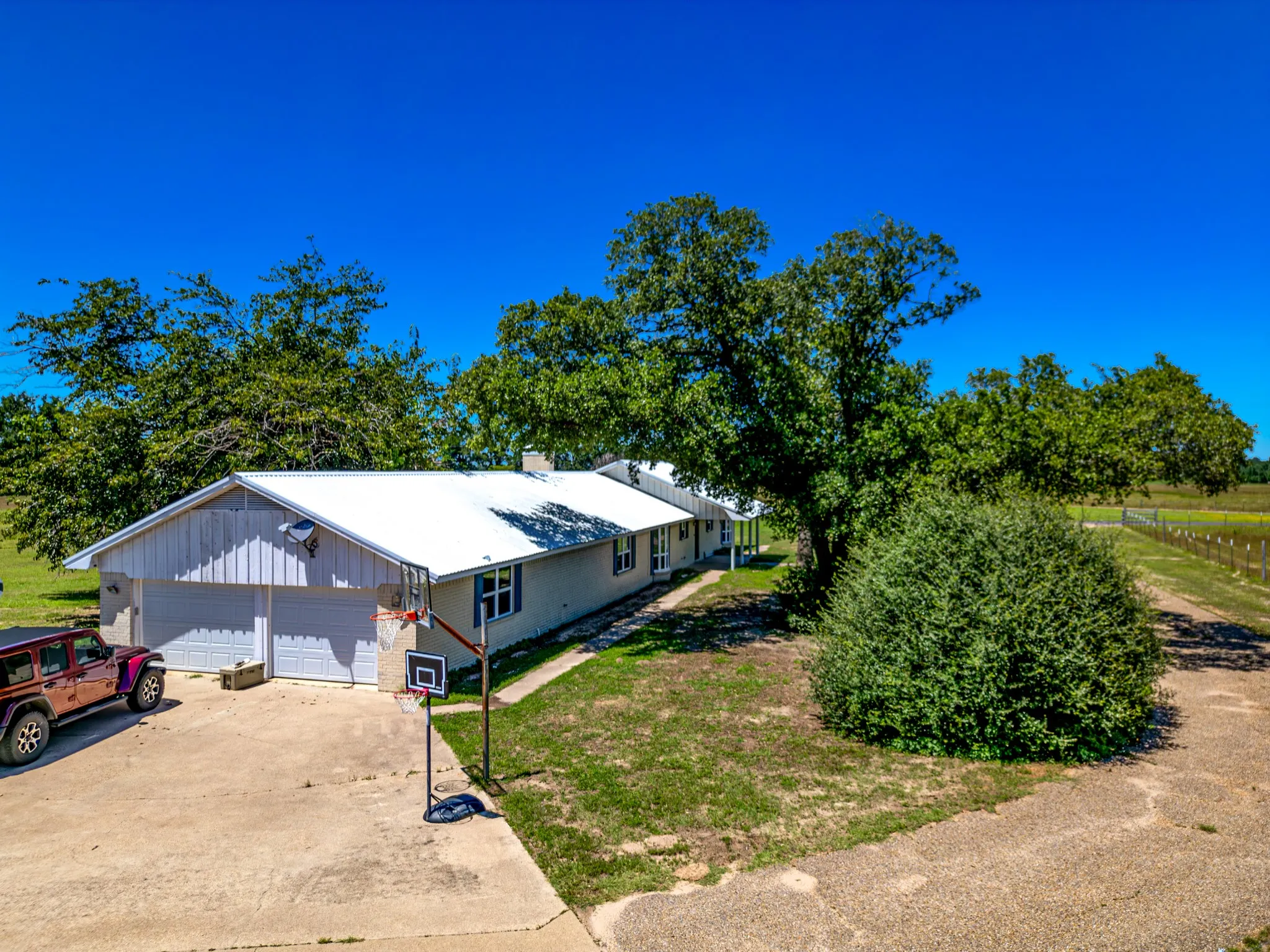Single Family Residence For Sale in Van Zandt County , 800 Vz County Road 4105, Canton, Texas 75103, 3 Bedroom, 2 Bathroom, 2 Garage spaces, 2,418 Sqft, built in 1973, mls#21419267, Real Estate Agent in Canton, Homes For Sale in Van Zandt county, Homes For Sale in Canton, Realtor in Canton Texas, Real Estate Brokerage Independent Realty Texas, Luminita Cordes Realtor