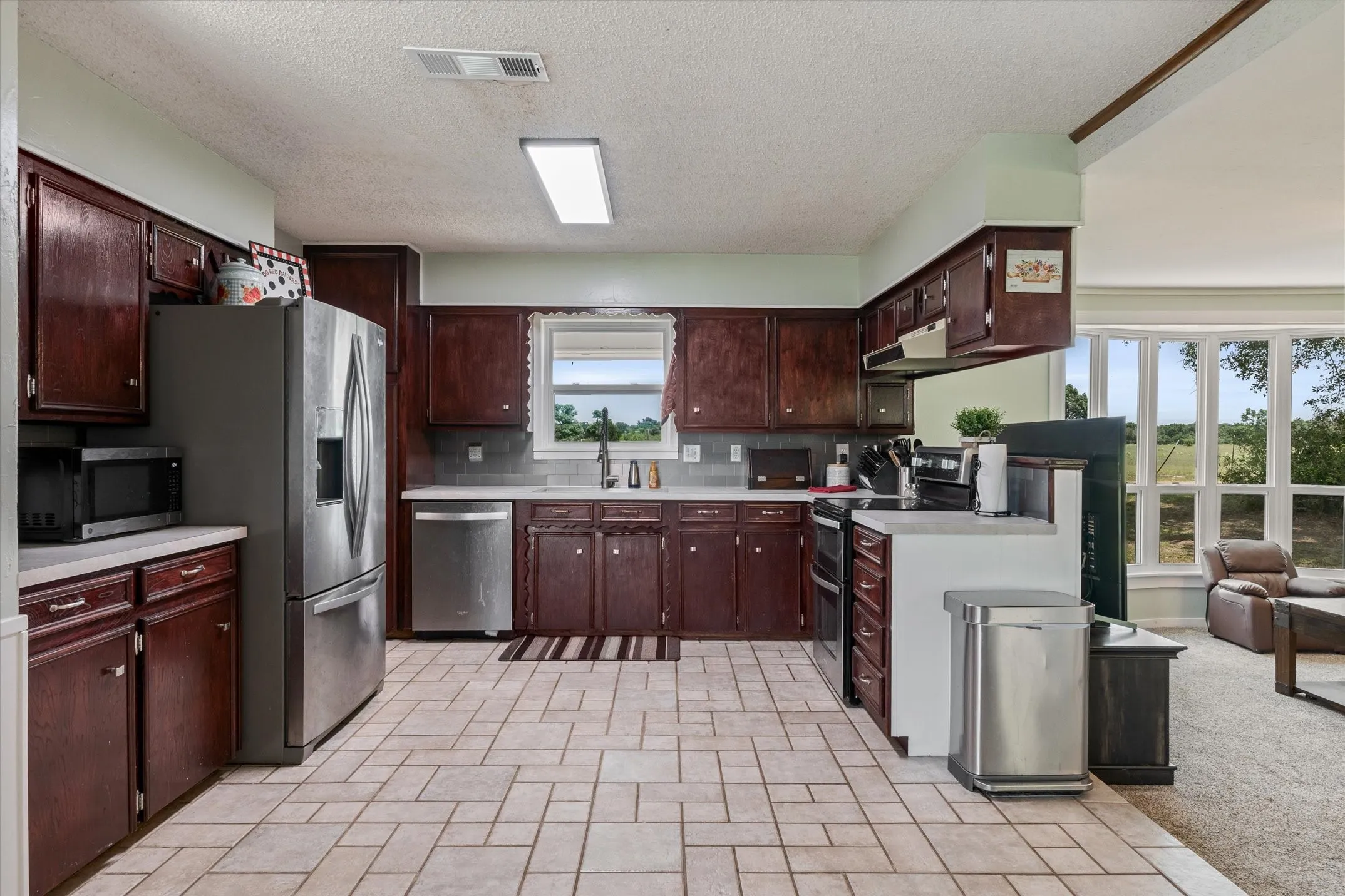 Single Family Residence For Sale in Van Zandt County , 800 Vz County Road 4105, Canton, Texas 75103, 3 Bedroom, 2 Bathroom, 2 Garage spaces, 2,418 Sqft, built in 1973, mls#21419267, Real Estate Agent in Canton, Homes For Sale in Van Zandt county, Homes For Sale in Canton, Realtor in Canton Texas, Real Estate Brokerage Independent Realty Texas, Luminita Cordes Realtor