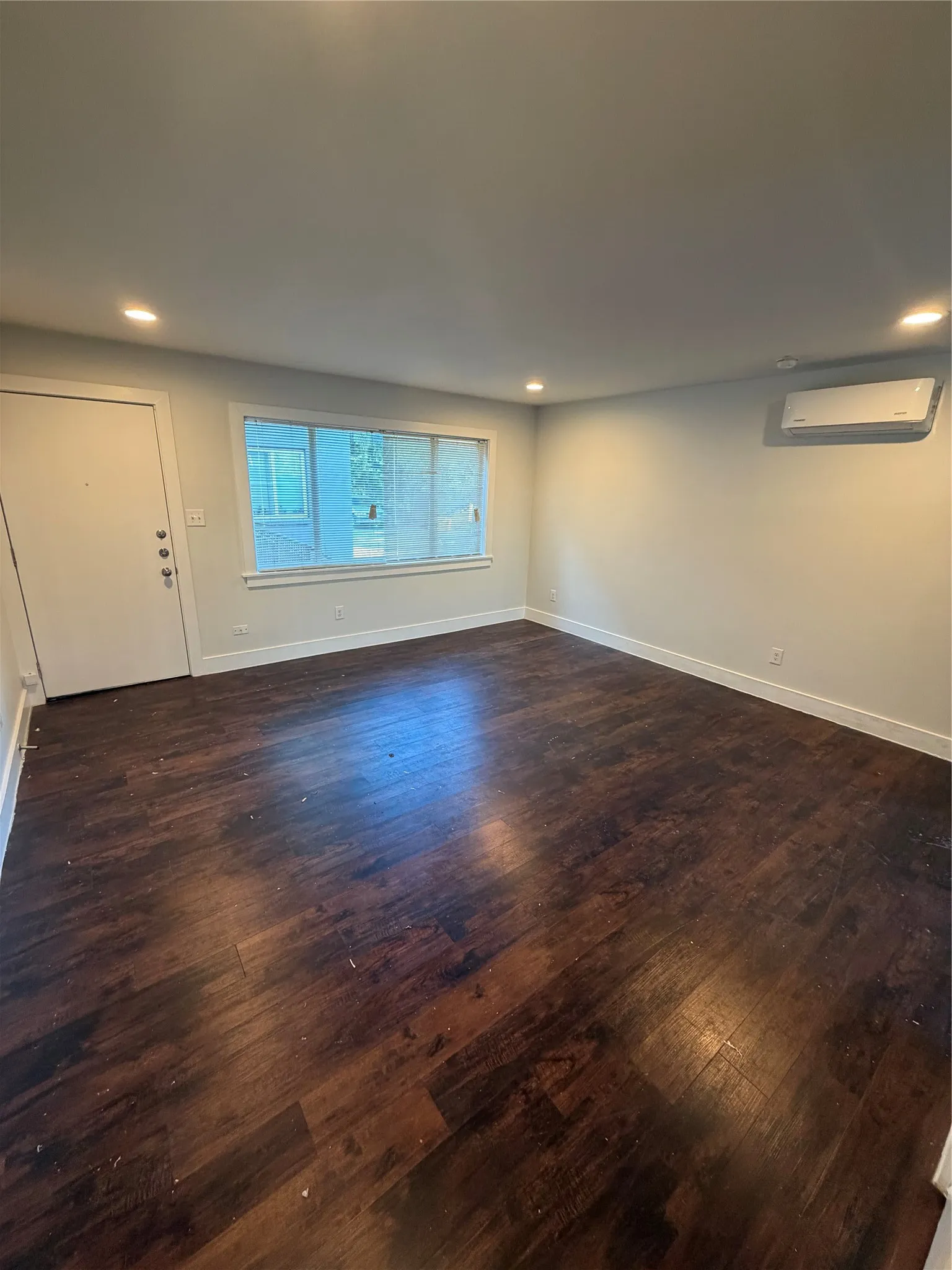 Apartment For Rent in Dallas County , 1107 S Ewing Avenue 104, Dallas, Texas 75216, 0, 1 Bathroom, Garage spaces, 755 Sqft, built in 1961, mls#21419276, Real Estate Agent in Dallas, Homes For Rent in Dallas county, Homes For Rent in Dallas, Realtor in Dallas Texas, Real Estate Brokerage Independent Realty Texas, Luminita Cordes Realtor