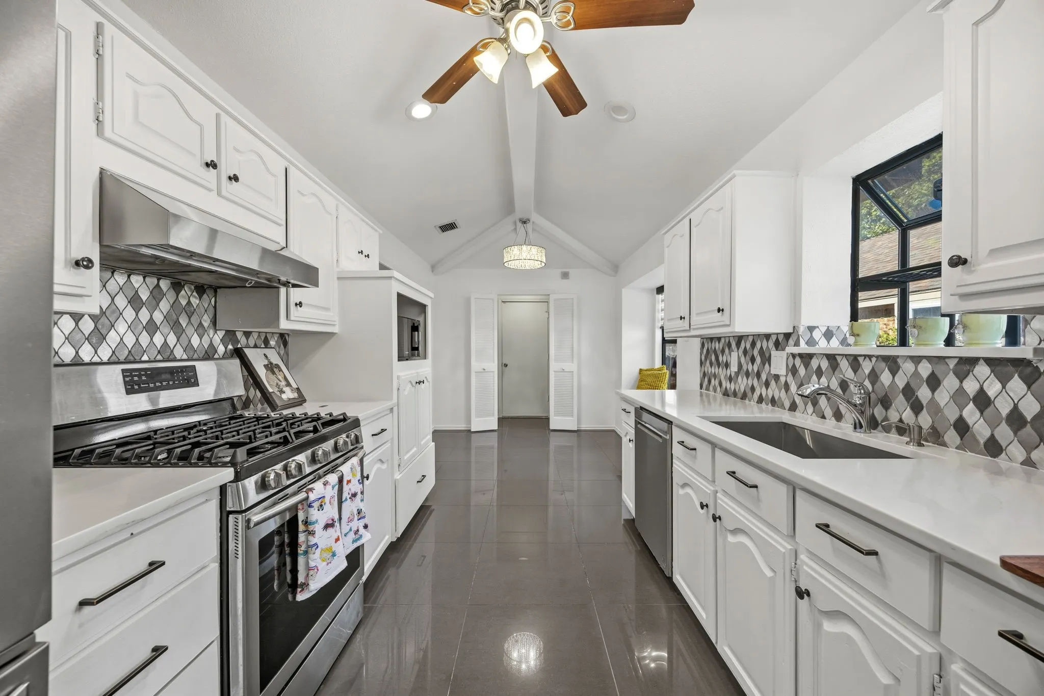 Single Family Residence For Sale in Collin County , 4421 Sterling Lane, Plano, Texas 75093, 4 Bedroom, 2 Bathroom, 2 Garage spaces, 1,903 Sqft, built in 1983, mls#21419311, Real Estate Agent in Plano, Homes For Sale in Collin county, Homes For Sale in Plano, Realtor in Plano Texas, Real Estate Brokerage Independent Realty Texas, Luminita Cordes Realtor