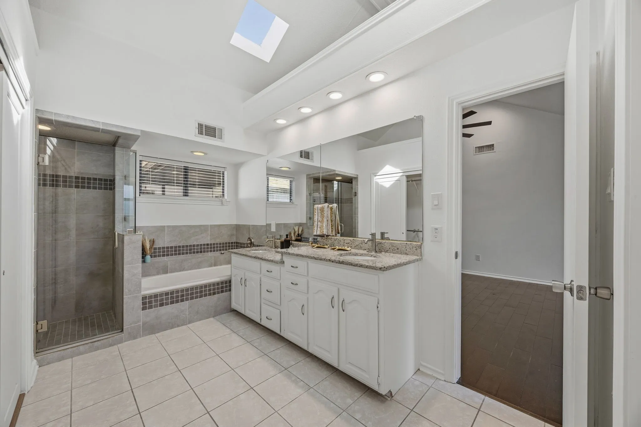 Single Family Residence For Sale in Collin County , 4421 Sterling Lane, Plano, Texas 75093, 4 Bedroom, 2 Bathroom, 2 Garage spaces, 1,903 Sqft, built in 1983, mls#21419311, Real Estate Agent in Plano, Homes For Sale in Collin county, Homes For Sale in Plano, Realtor in Plano Texas, Real Estate Brokerage Independent Realty Texas, Luminita Cordes Realtor