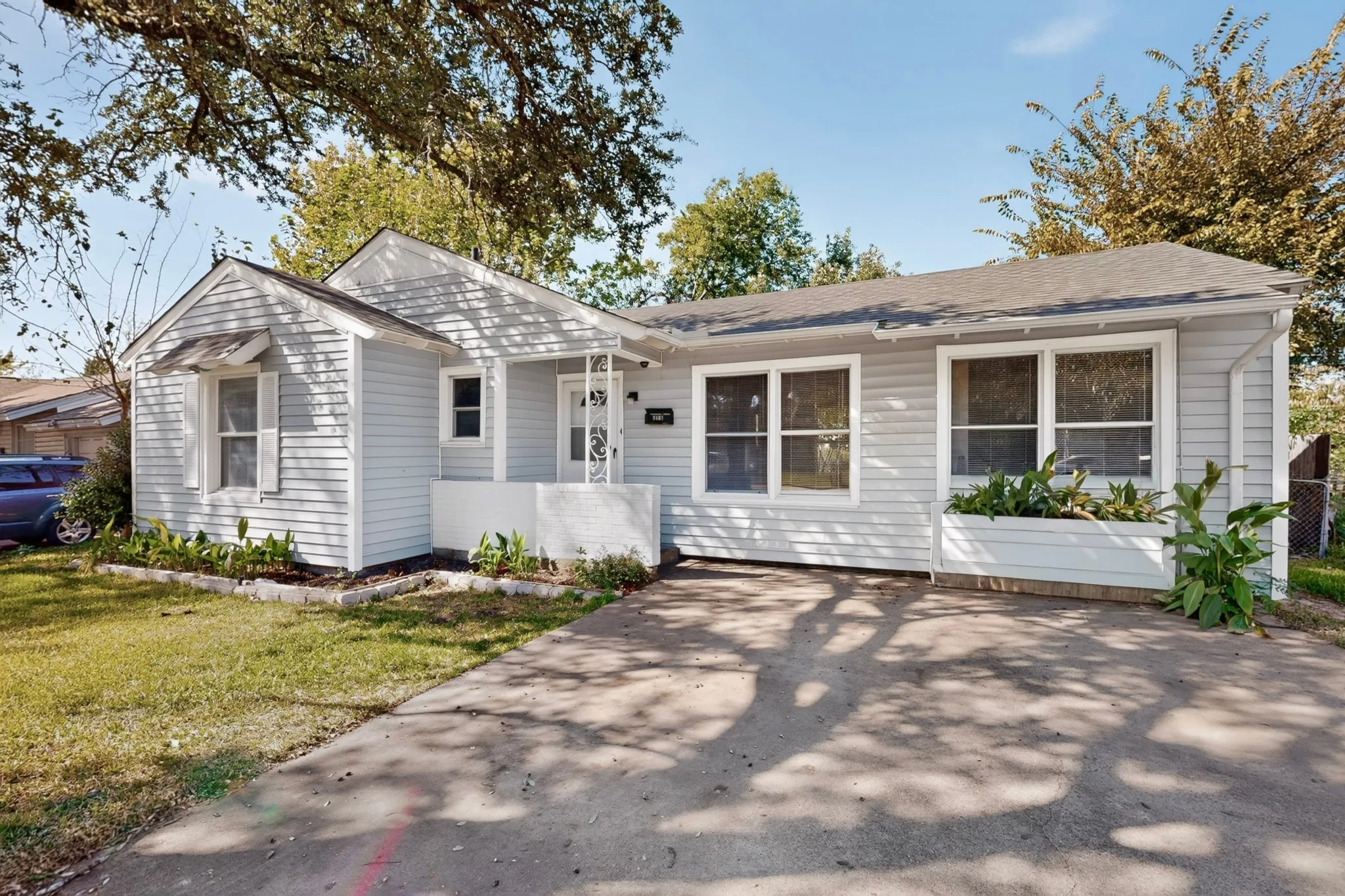 Single Family Residence For Sale in Dallas County , 2053 Westchester Drive, Garland, Texas 75041, 4 Bedroom, 2 Bathroom, Garage spaces, 1,384 Sqft, built in 1950, mls#21418398, Real Estate Agent in Garland, Homes For Sale in Dallas county, Homes For Sale in Garland, Realtor in Garland Texas, Real Estate Brokerage Independent Realty Texas, Luminita Cordes Realtor