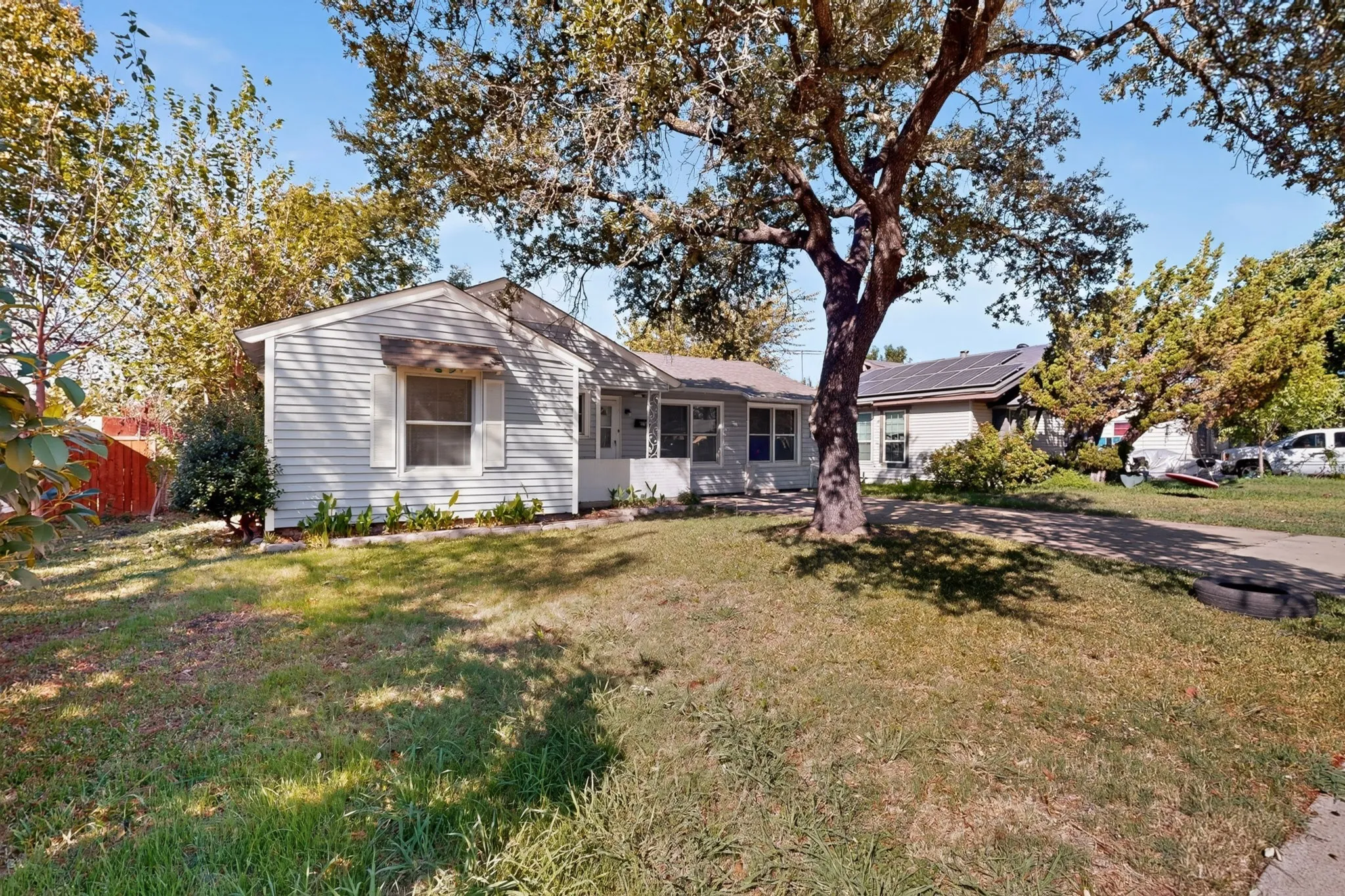 Single Family Residence For Sale in Dallas County , 2053 Westchester Drive, Garland, Texas 75041, 4 Bedroom, 2 Bathroom, Garage spaces, 1,384 Sqft, built in 1950, mls#21418398, Real Estate Agent in Garland, Homes For Sale in Dallas county, Homes For Sale in Garland, Realtor in Garland Texas, Real Estate Brokerage Independent Realty Texas, Luminita Cordes Realtor