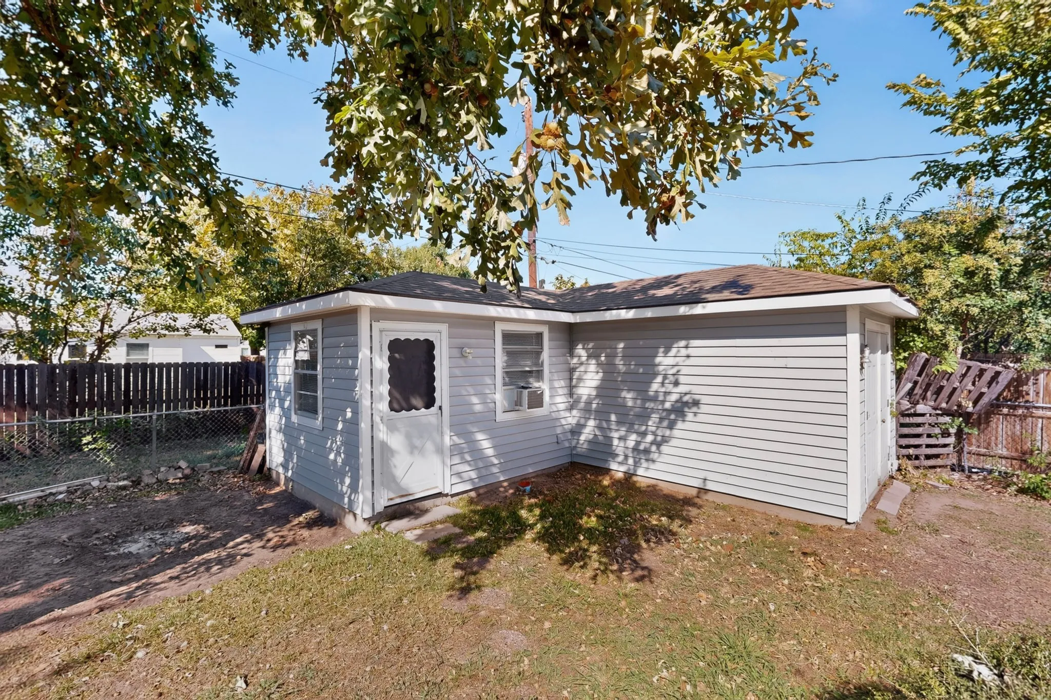 Single Family Residence For Sale in Dallas County , 2053 Westchester Drive, Garland, Texas 75041, 4 Bedroom, 2 Bathroom, Garage spaces, 1,384 Sqft, built in 1950, mls#21418398, Real Estate Agent in Garland, Homes For Sale in Dallas county, Homes For Sale in Garland, Realtor in Garland Texas, Real Estate Brokerage Independent Realty Texas, Luminita Cordes Realtor