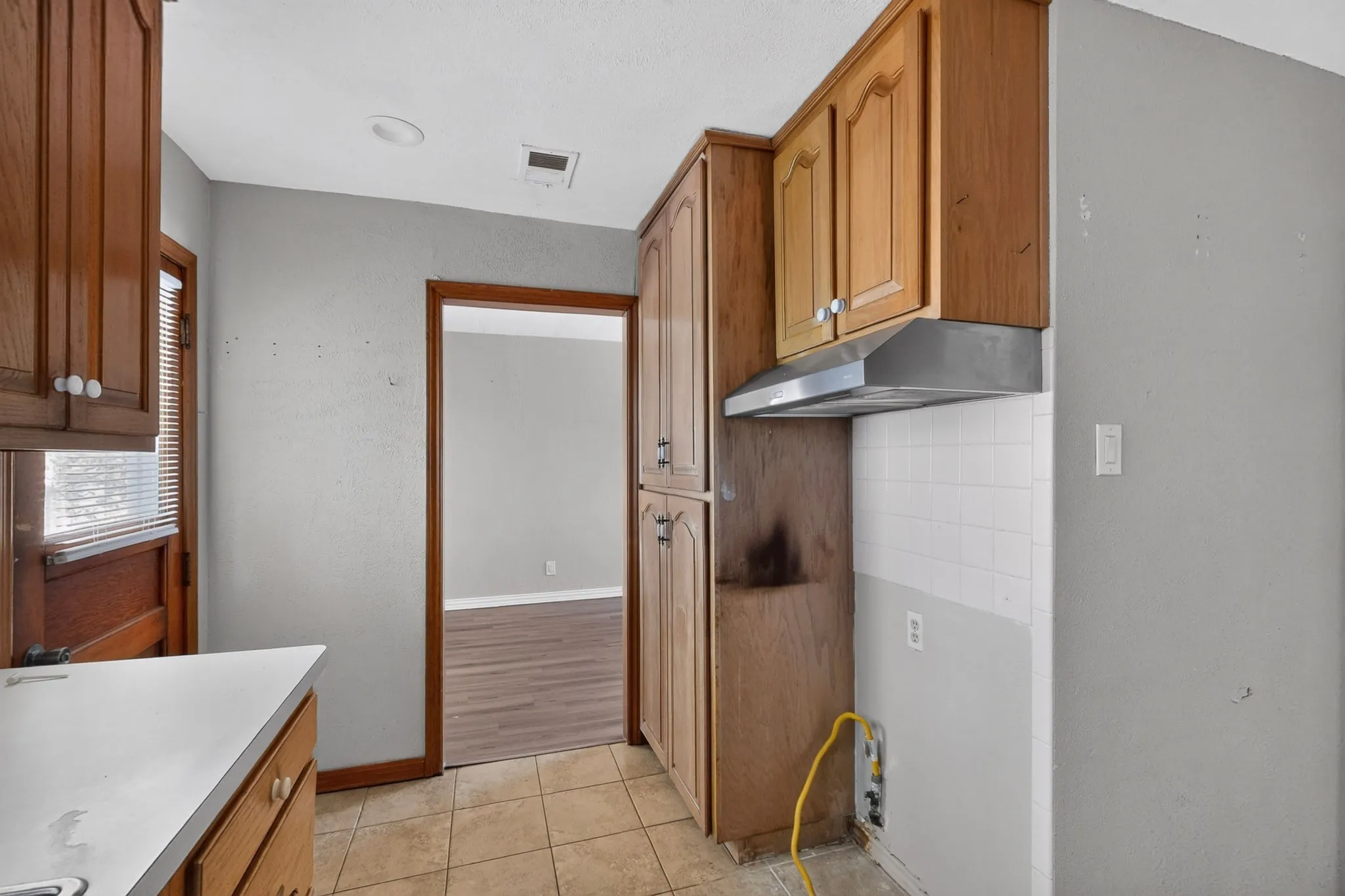 Single Family Residence For Sale in Dallas County , 2053 Westchester Drive, Garland, Texas 75041, 4 Bedroom, 2 Bathroom, Garage spaces, 1,384 Sqft, built in 1950, mls#21418398, Real Estate Agent in Garland, Homes For Sale in Dallas county, Homes For Sale in Garland, Realtor in Garland Texas, Real Estate Brokerage Independent Realty Texas, Luminita Cordes Realtor