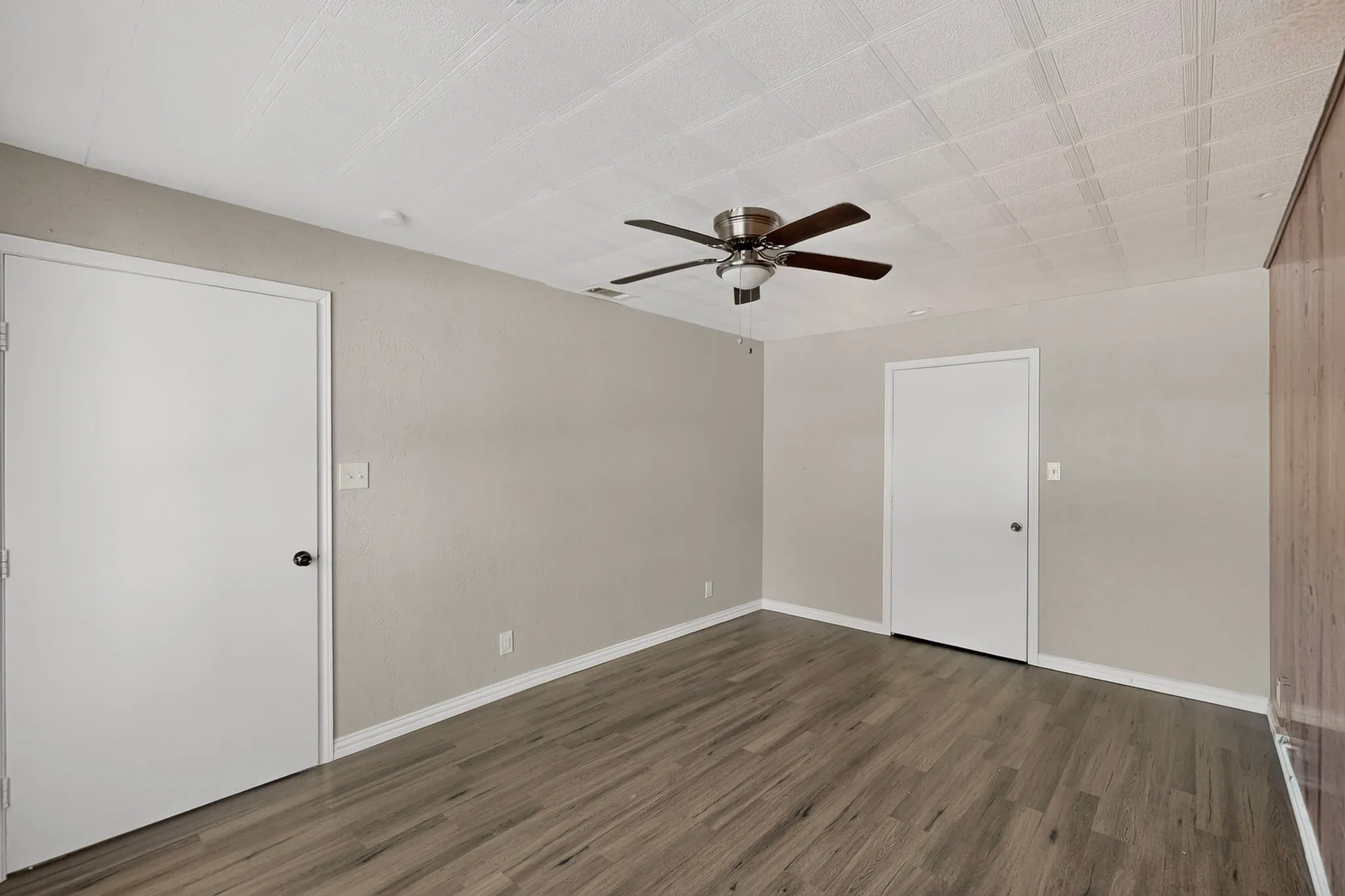 Single Family Residence For Sale in Dallas County , 2053 Westchester Drive, Garland, Texas 75041, 4 Bedroom, 2 Bathroom, Garage spaces, 1,384 Sqft, built in 1950, mls#21418398, Real Estate Agent in Garland, Homes For Sale in Dallas county, Homes For Sale in Garland, Realtor in Garland Texas, Real Estate Brokerage Independent Realty Texas, Luminita Cordes Realtor