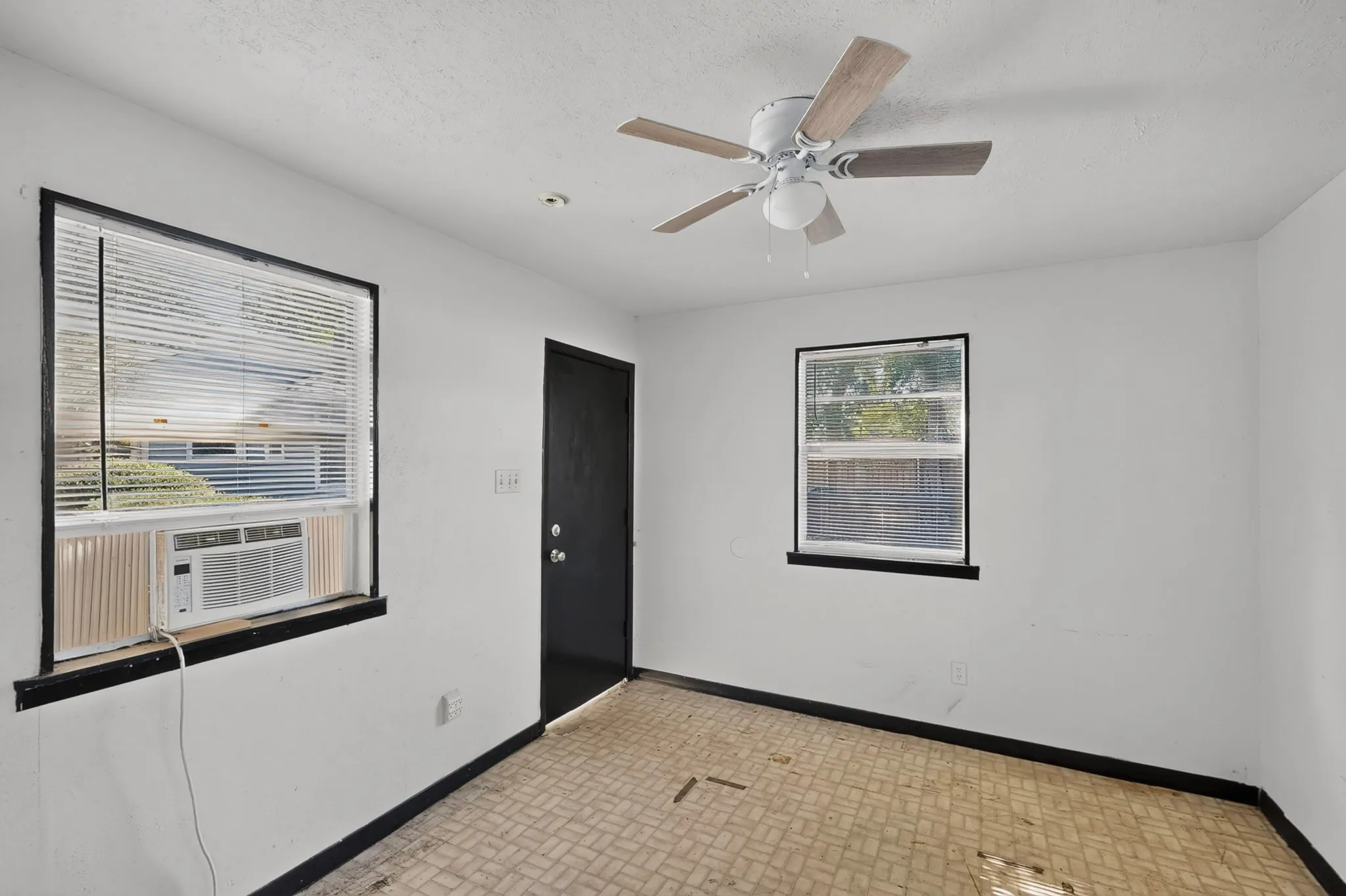 Single Family Residence For Sale in Dallas County , 2053 Westchester Drive, Garland, Texas 75041, 4 Bedroom, 2 Bathroom, Garage spaces, 1,384 Sqft, built in 1950, mls#21418398, Real Estate Agent in Garland, Homes For Sale in Dallas county, Homes For Sale in Garland, Realtor in Garland Texas, Real Estate Brokerage Independent Realty Texas, Luminita Cordes Realtor