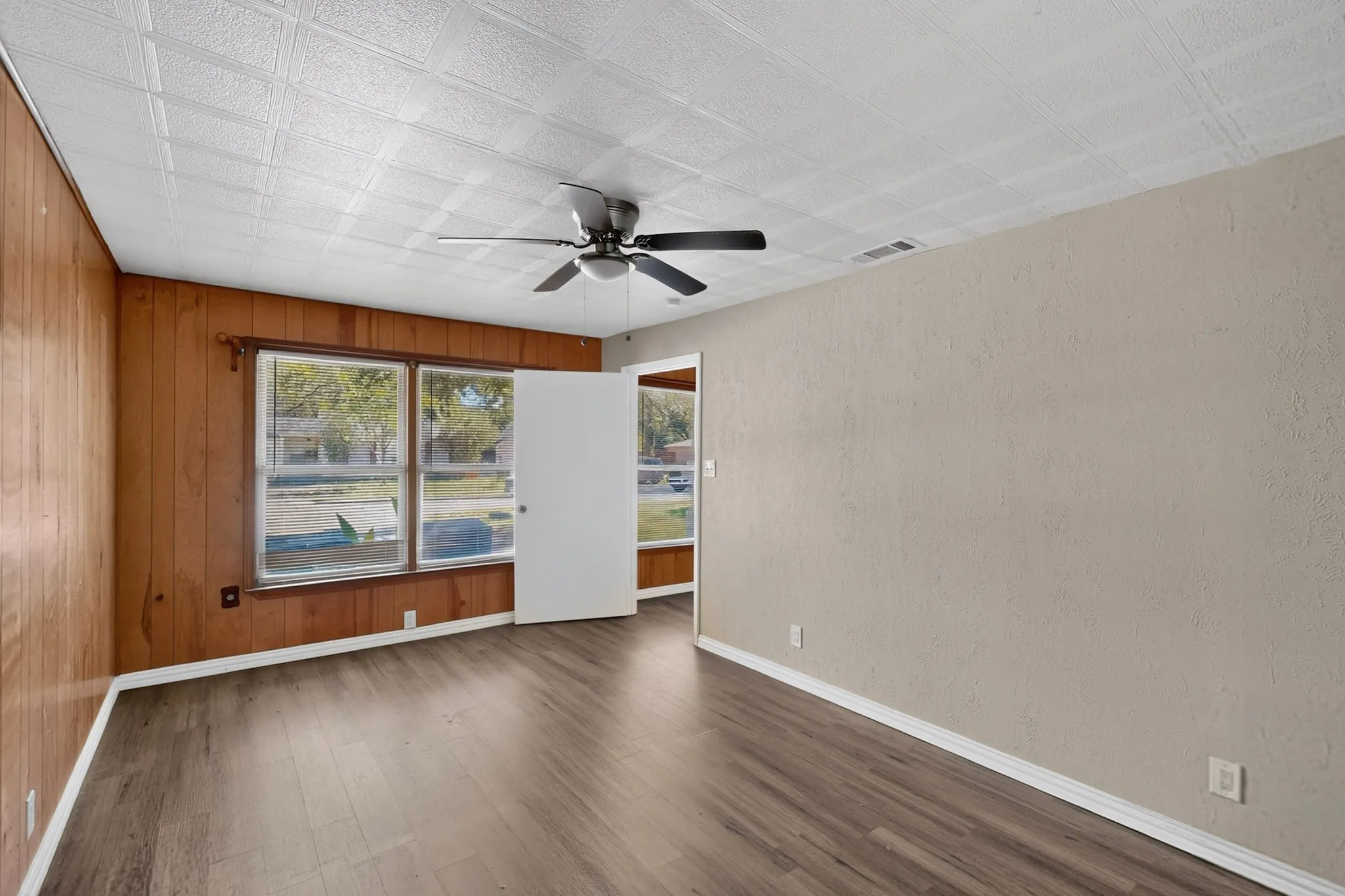 Single Family Residence For Sale in Dallas County , 2053 Westchester Drive, Garland, Texas 75041, 4 Bedroom, 2 Bathroom, Garage spaces, 1,384 Sqft, built in 1950, mls#21418398, Real Estate Agent in Garland, Homes For Sale in Dallas county, Homes For Sale in Garland, Realtor in Garland Texas, Real Estate Brokerage Independent Realty Texas, Luminita Cordes Realtor