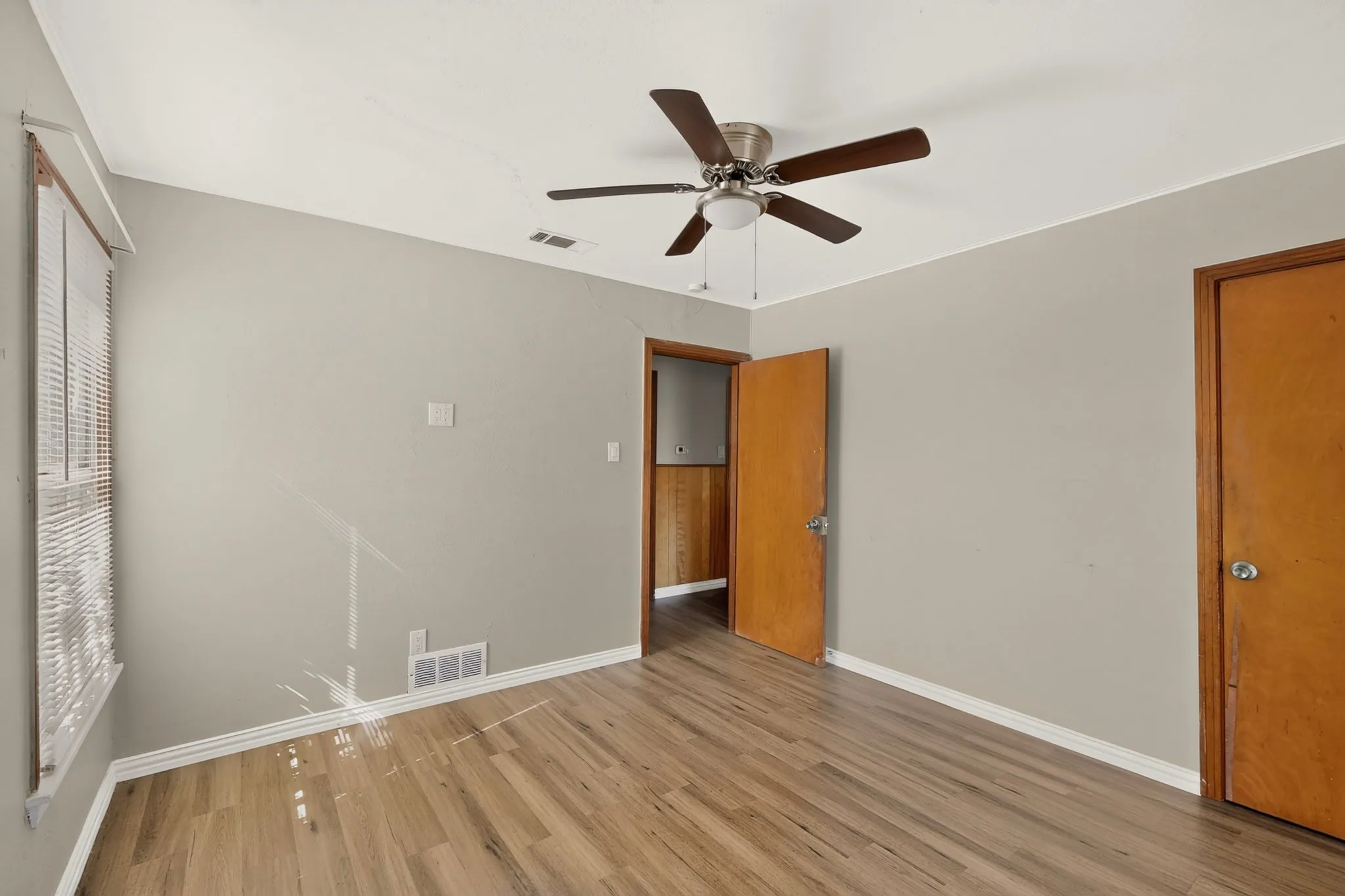 Single Family Residence For Sale in Dallas County , 2053 Westchester Drive, Garland, Texas 75041, 4 Bedroom, 2 Bathroom, Garage spaces, 1,384 Sqft, built in 1950, mls#21418398, Real Estate Agent in Garland, Homes For Sale in Dallas county, Homes For Sale in Garland, Realtor in Garland Texas, Real Estate Brokerage Independent Realty Texas, Luminita Cordes Realtor