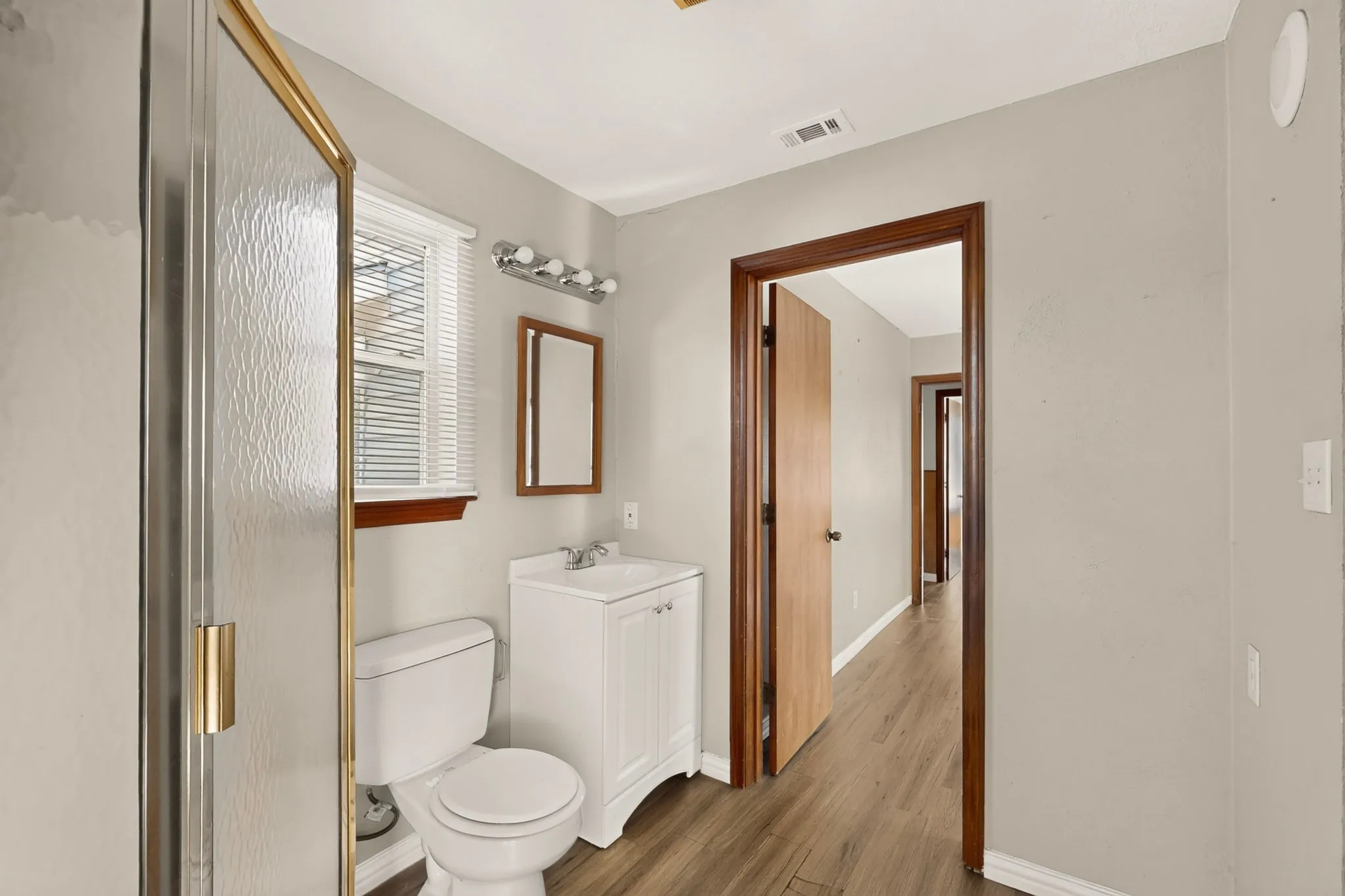 Single Family Residence For Sale in Dallas County , 2053 Westchester Drive, Garland, Texas 75041, 4 Bedroom, 2 Bathroom, Garage spaces, 1,384 Sqft, built in 1950, mls#21418398, Real Estate Agent in Garland, Homes For Sale in Dallas county, Homes For Sale in Garland, Realtor in Garland Texas, Real Estate Brokerage Independent Realty Texas, Luminita Cordes Realtor