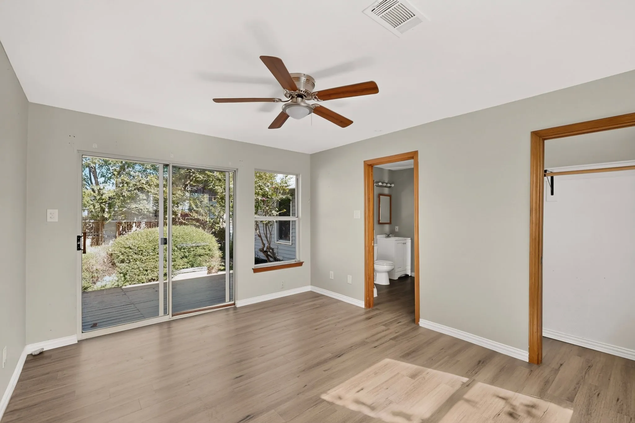 Single Family Residence For Sale in Dallas County , 2053 Westchester Drive, Garland, Texas 75041, 4 Bedroom, 2 Bathroom, Garage spaces, 1,384 Sqft, built in 1950, mls#21418398, Real Estate Agent in Garland, Homes For Sale in Dallas county, Homes For Sale in Garland, Realtor in Garland Texas, Real Estate Brokerage Independent Realty Texas, Luminita Cordes Realtor