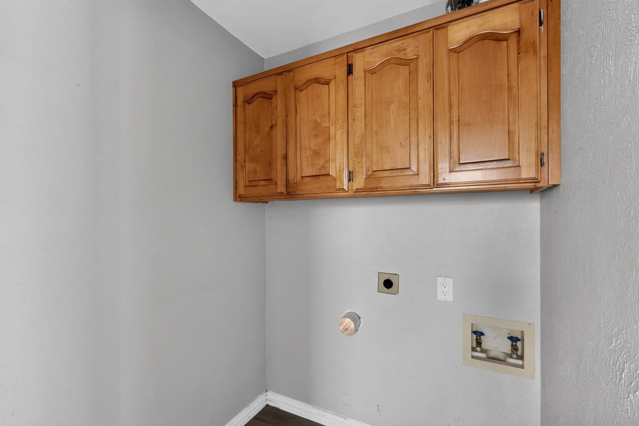 Single Family Residence For Sale in Dallas County , 2053 Westchester Drive, Garland, Texas 75041, 4 Bedroom, 2 Bathroom, Garage spaces, 1,384 Sqft, built in 1950, mls#21418398, Real Estate Agent in Garland, Homes For Sale in Dallas county, Homes For Sale in Garland, Realtor in Garland Texas, Real Estate Brokerage Independent Realty Texas, Luminita Cordes Realtor
