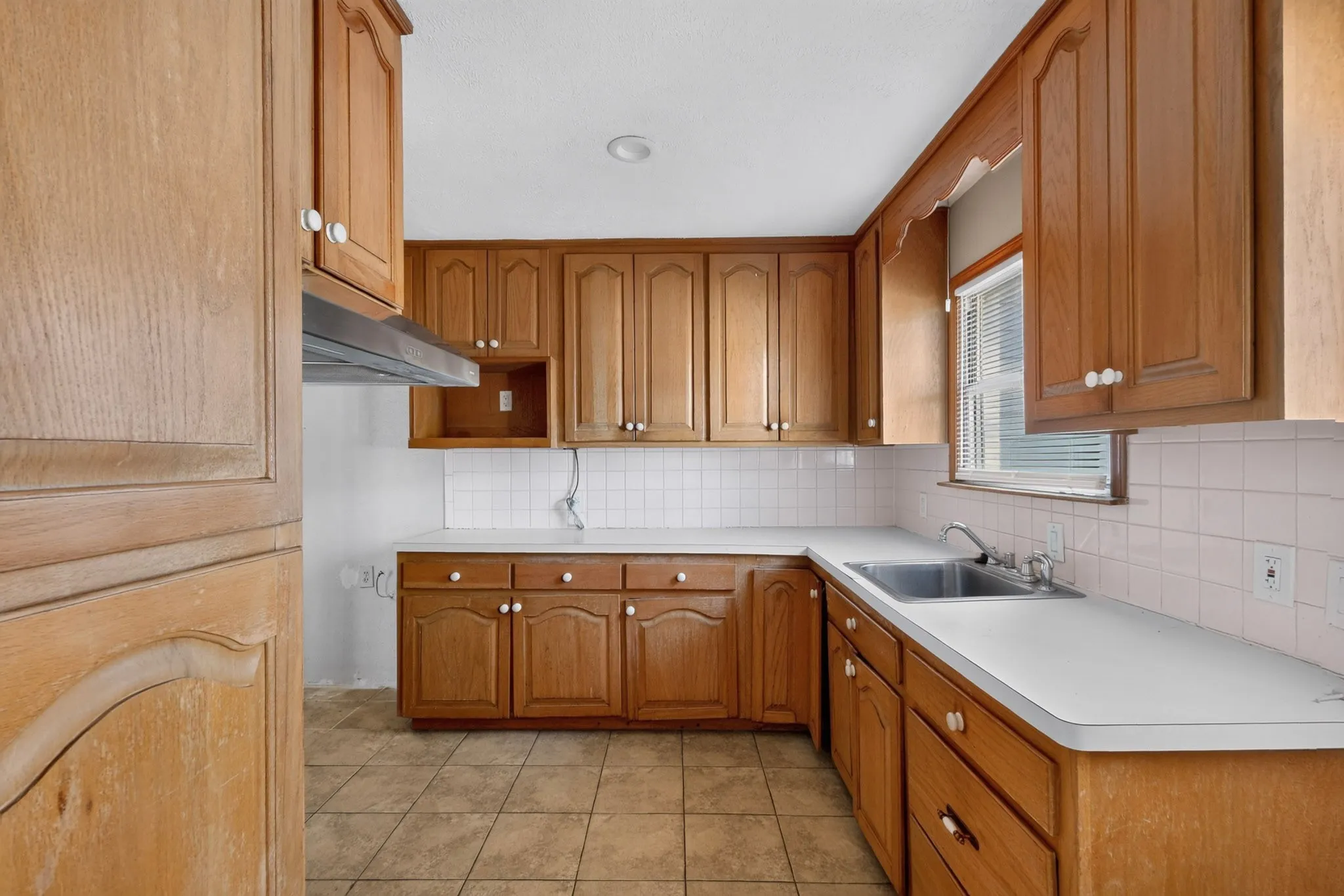 Single Family Residence For Sale in Dallas County , 2053 Westchester Drive, Garland, Texas 75041, 4 Bedroom, 2 Bathroom, Garage spaces, 1,384 Sqft, built in 1950, mls#21418398, Real Estate Agent in Garland, Homes For Sale in Dallas county, Homes For Sale in Garland, Realtor in Garland Texas, Real Estate Brokerage Independent Realty Texas, Luminita Cordes Realtor