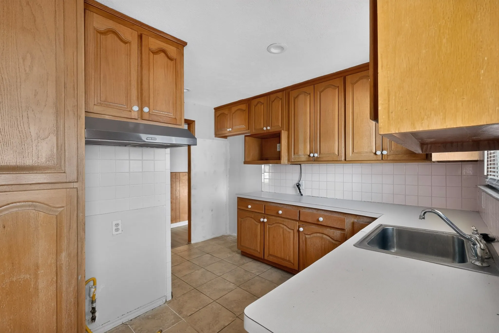 Single Family Residence For Sale in Dallas County , 2053 Westchester Drive, Garland, Texas 75041, 4 Bedroom, 2 Bathroom, Garage spaces, 1,384 Sqft, built in 1950, mls#21418398, Real Estate Agent in Garland, Homes For Sale in Dallas county, Homes For Sale in Garland, Realtor in Garland Texas, Real Estate Brokerage Independent Realty Texas, Luminita Cordes Realtor