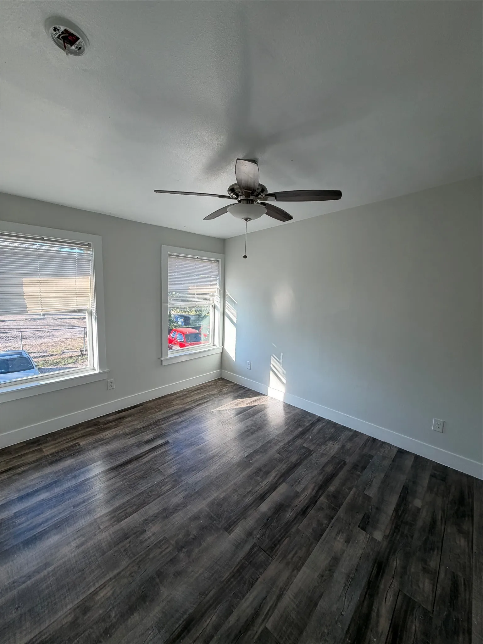 Apartment For Rent in Dallas County , 1107 S Ewing Avenue 208, Dallas, Texas 75216, 2 Bedroom, 1 Bathroom, Garage spaces, 755 Sqft, built in 1961, mls#21419331, Real Estate Agent in Dallas, Homes For Rent in Dallas county, Homes For Rent in Dallas, Realtor in Dallas Texas, Real Estate Brokerage Independent Realty Texas, Luminita Cordes Realtor