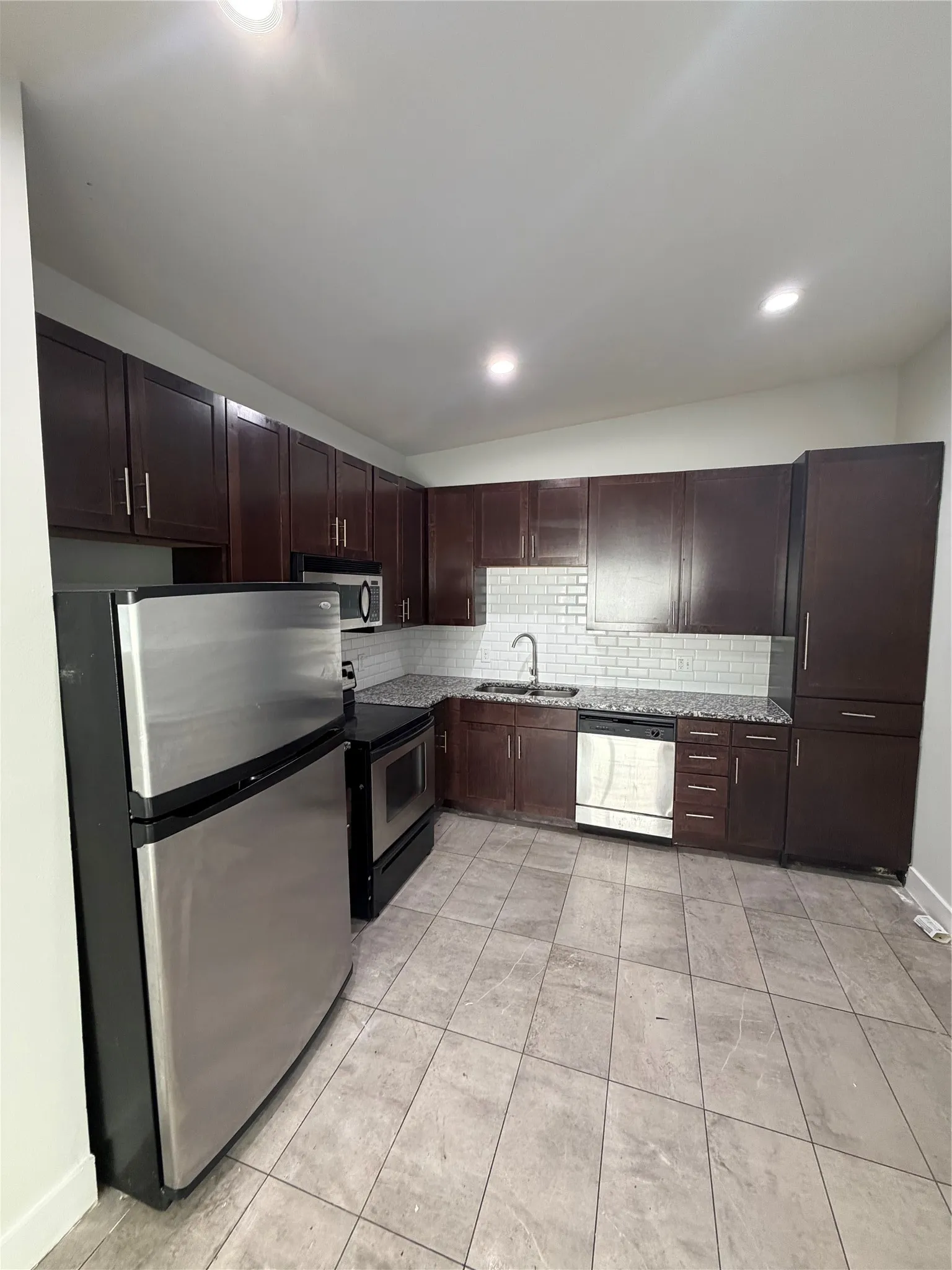Apartment For Rent in Dallas County , 1107 S Ewing Avenue 208, Dallas, Texas 75216, 2 Bedroom, 1 Bathroom, Garage spaces, 755 Sqft, built in 1961, mls#21419331, Real Estate Agent in Dallas, Homes For Rent in Dallas county, Homes For Rent in Dallas, Realtor in Dallas Texas, Real Estate Brokerage Independent Realty Texas, Luminita Cordes Realtor