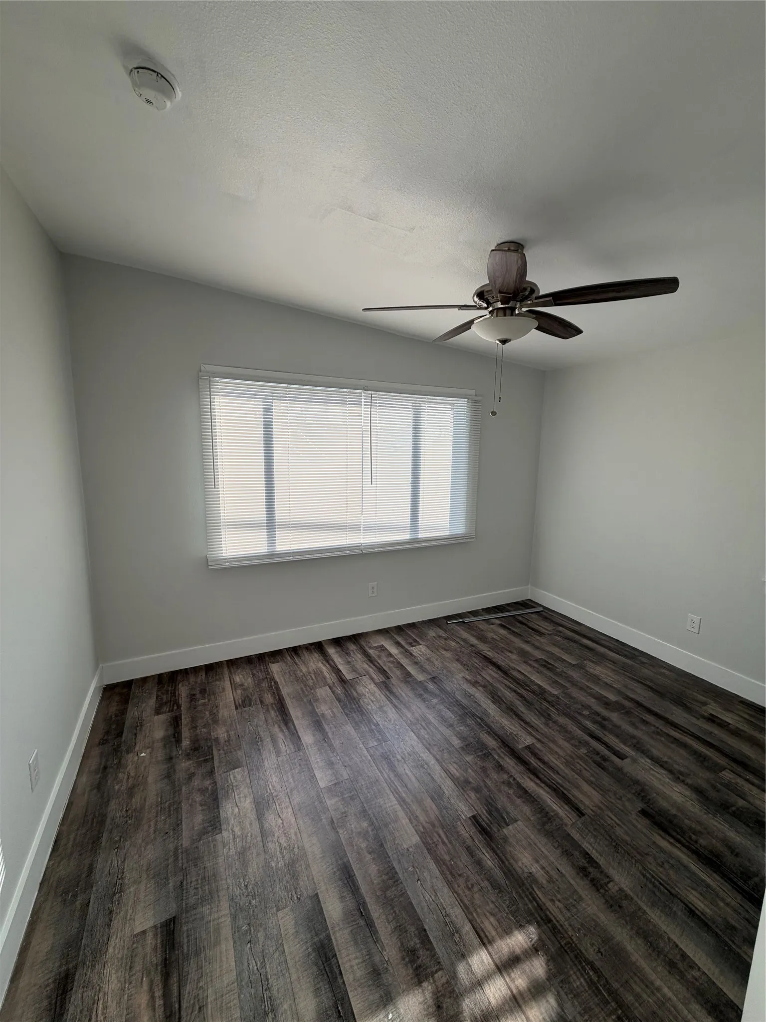 Apartment For Rent in Dallas County , 1107 S Ewing Avenue 208, Dallas, Texas 75216, 2 Bedroom, 1 Bathroom, Garage spaces, 755 Sqft, built in 1961, mls#21419331, Real Estate Agent in Dallas, Homes For Rent in Dallas county, Homes For Rent in Dallas, Realtor in Dallas Texas, Real Estate Brokerage Independent Realty Texas, Luminita Cordes Realtor