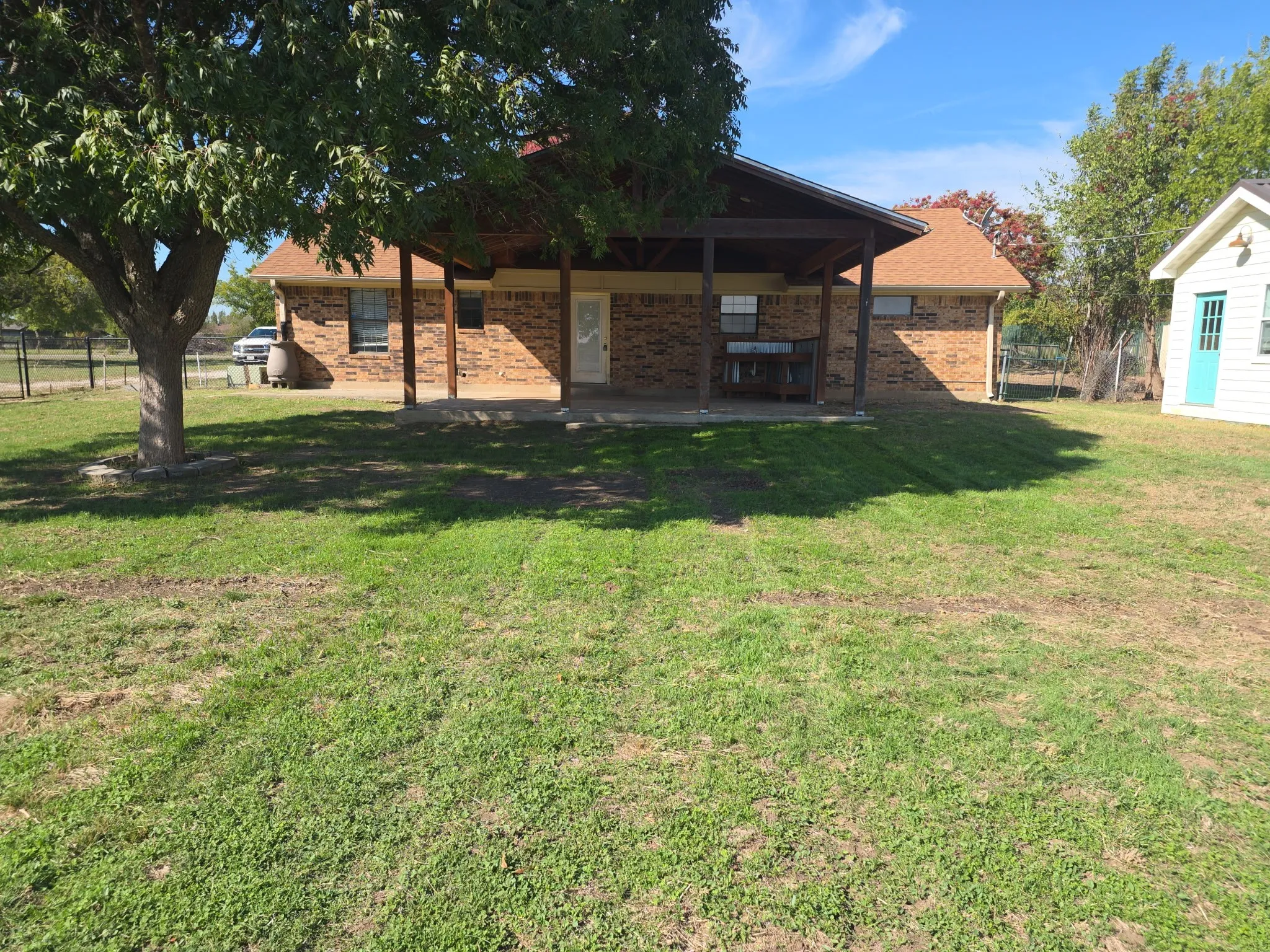 Single Family Residence For Sale in Parker County , 1117 Bradley Drive, Azle, Texas 76020, 3 Bedroom, 2 Bathroom, 2 Garage spaces, 1,512 Sqft, built in 1988, mls#21418821, Real Estate Agent in Azle, Homes For Sale in Parker county, Homes For Sale in Azle, Realtor in Azle Texas, Real Estate Brokerage Independent Realty Texas, Luminita Cordes Realtor