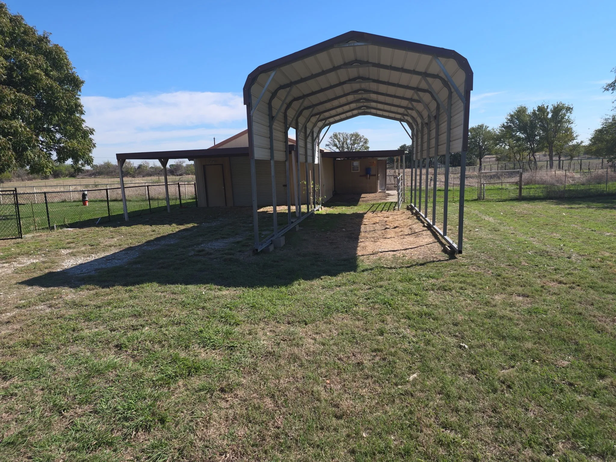 Single Family Residence For Sale in Parker County , 1117 Bradley Drive, Azle, Texas 76020, 3 Bedroom, 2 Bathroom, 2 Garage spaces, 1,512 Sqft, built in 1988, mls#21418821, Real Estate Agent in Azle, Homes For Sale in Parker county, Homes For Sale in Azle, Realtor in Azle Texas, Real Estate Brokerage Independent Realty Texas, Luminita Cordes Realtor