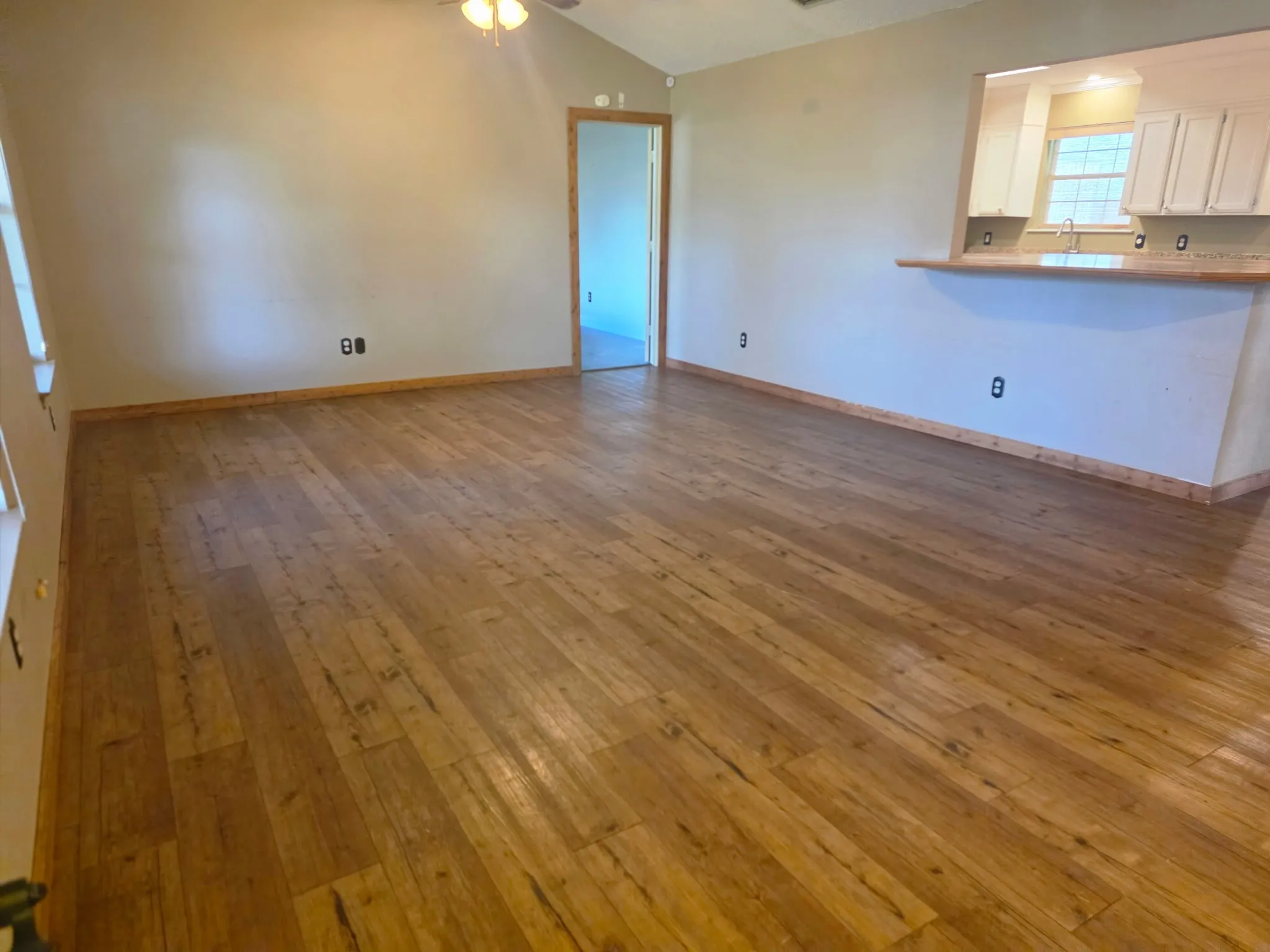 Single Family Residence For Sale in Parker County , 1117 Bradley Drive, Azle, Texas 76020, 3 Bedroom, 2 Bathroom, 2 Garage spaces, 1,512 Sqft, built in 1988, mls#21418821, Real Estate Agent in Azle, Homes For Sale in Parker county, Homes For Sale in Azle, Realtor in Azle Texas, Real Estate Brokerage Independent Realty Texas, Luminita Cordes Realtor
