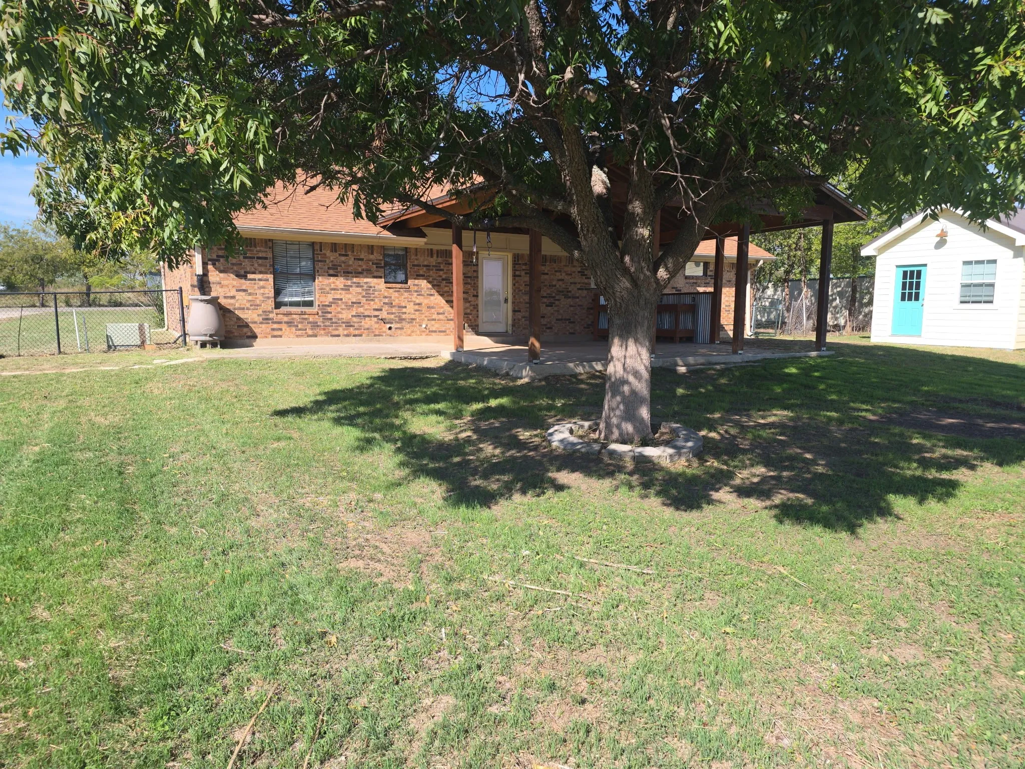 Single Family Residence For Sale in Parker County , 1117 Bradley Drive, Azle, Texas 76020, 3 Bedroom, 2 Bathroom, 2 Garage spaces, 1,512 Sqft, built in 1988, mls#21418821, Real Estate Agent in Azle, Homes For Sale in Parker county, Homes For Sale in Azle, Realtor in Azle Texas, Real Estate Brokerage Independent Realty Texas, Luminita Cordes Realtor