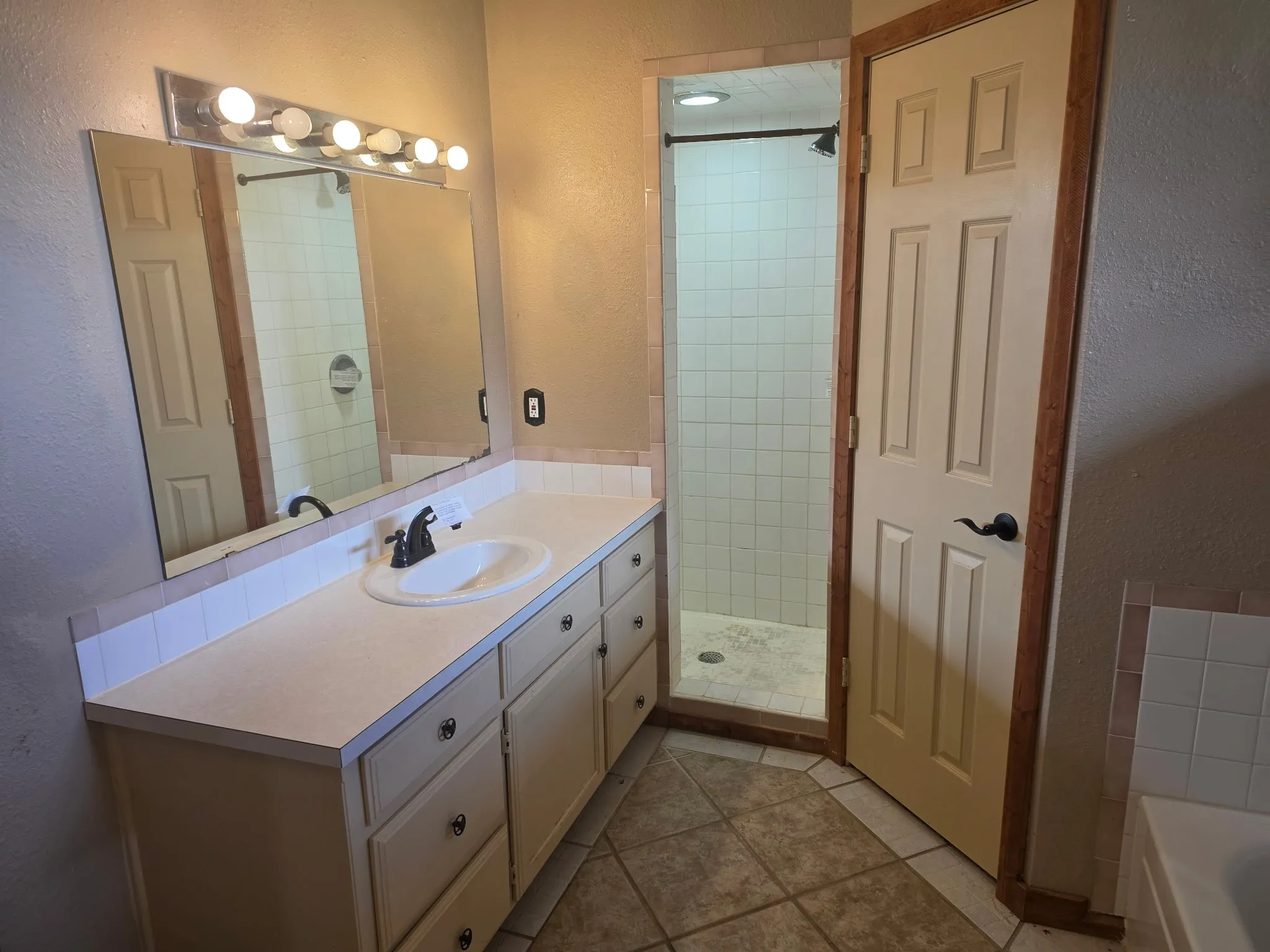 Single Family Residence For Sale in Parker County , 1117 Bradley Drive, Azle, Texas 76020, 3 Bedroom, 2 Bathroom, 2 Garage spaces, 1,512 Sqft, built in 1988, mls#21418821, Real Estate Agent in Azle, Homes For Sale in Parker county, Homes For Sale in Azle, Realtor in Azle Texas, Real Estate Brokerage Independent Realty Texas, Luminita Cordes Realtor