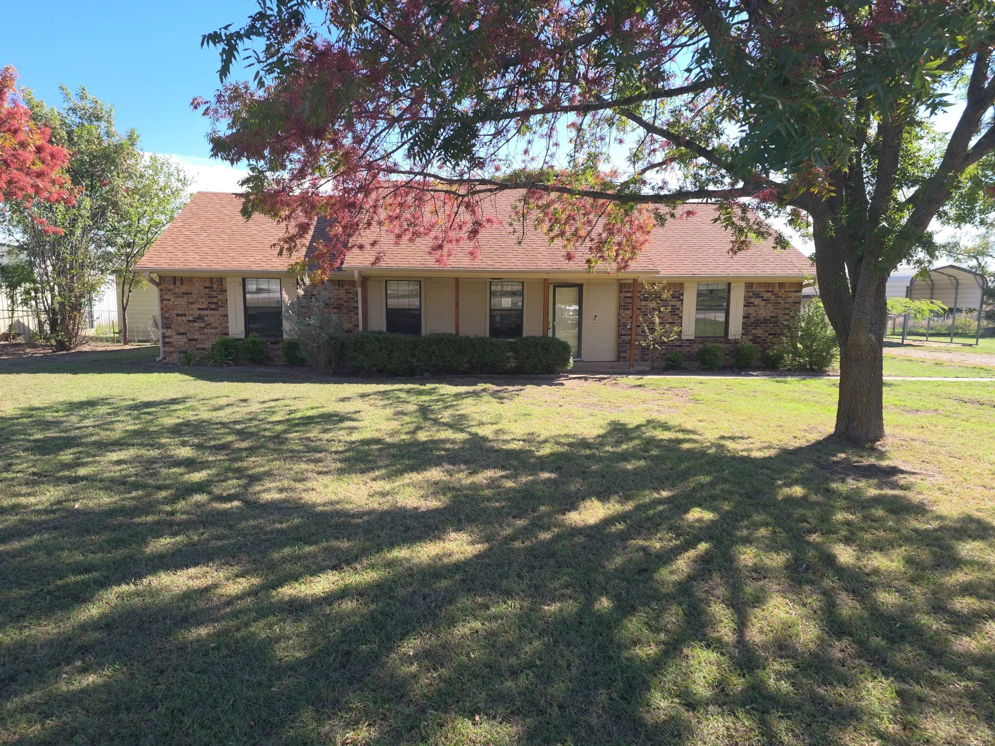 Single Family Residence For Sale in Parker County , 1117 Bradley Drive, Azle, Texas 76020, 3 Bedroom, 2 Bathroom, 2 Garage spaces, 1,512 Sqft, built in 1988, mls#21418821, Real Estate Agent in Azle, Homes For Sale in Parker county, Homes For Sale in Azle, Realtor in Azle Texas, Real Estate Brokerage Independent Realty Texas, Luminita Cordes Realtor