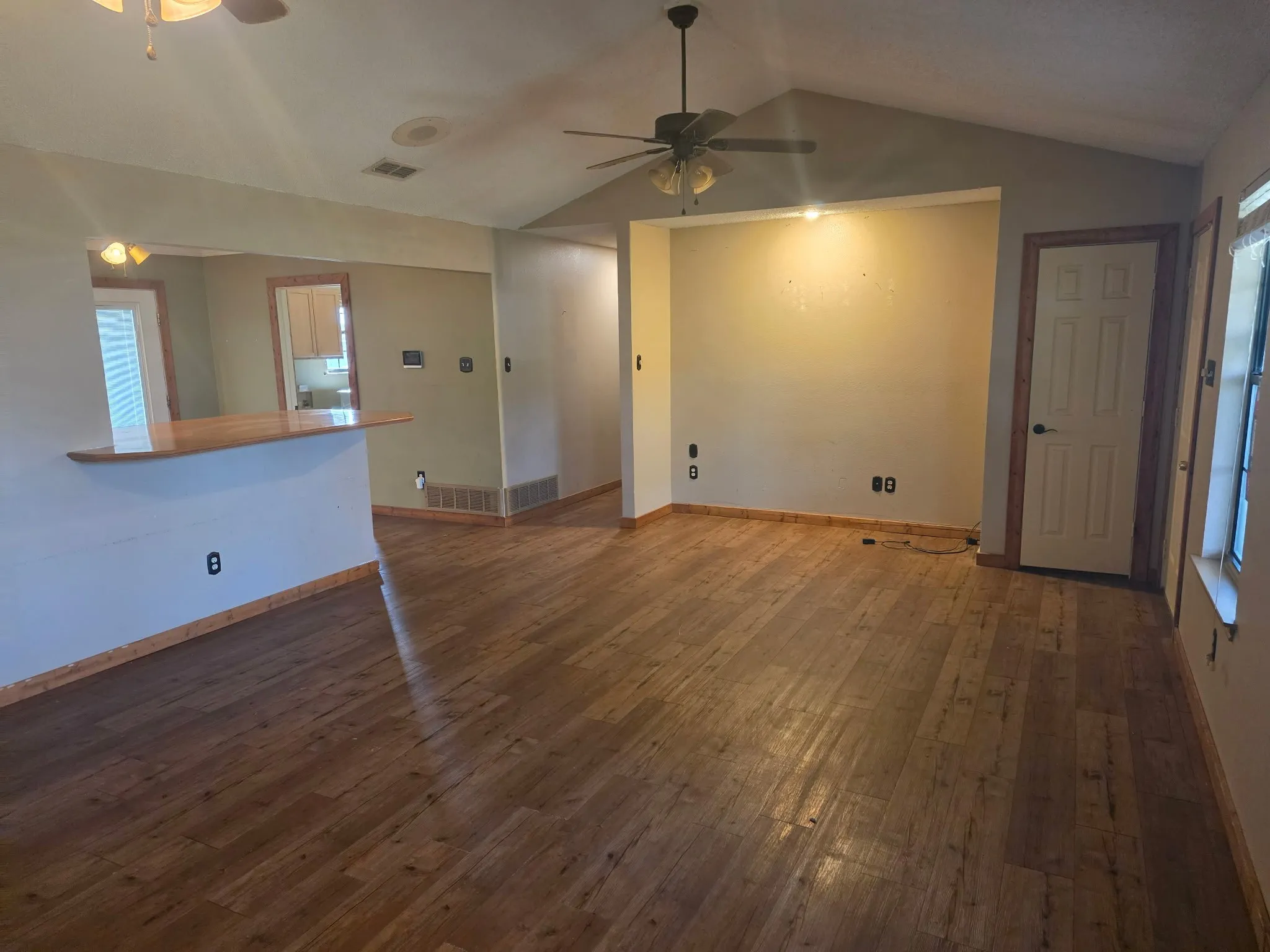 Single Family Residence For Sale in Parker County , 1117 Bradley Drive, Azle, Texas 76020, 3 Bedroom, 2 Bathroom, 2 Garage spaces, 1,512 Sqft, built in 1988, mls#21418821, Real Estate Agent in Azle, Homes For Sale in Parker county, Homes For Sale in Azle, Realtor in Azle Texas, Real Estate Brokerage Independent Realty Texas, Luminita Cordes Realtor