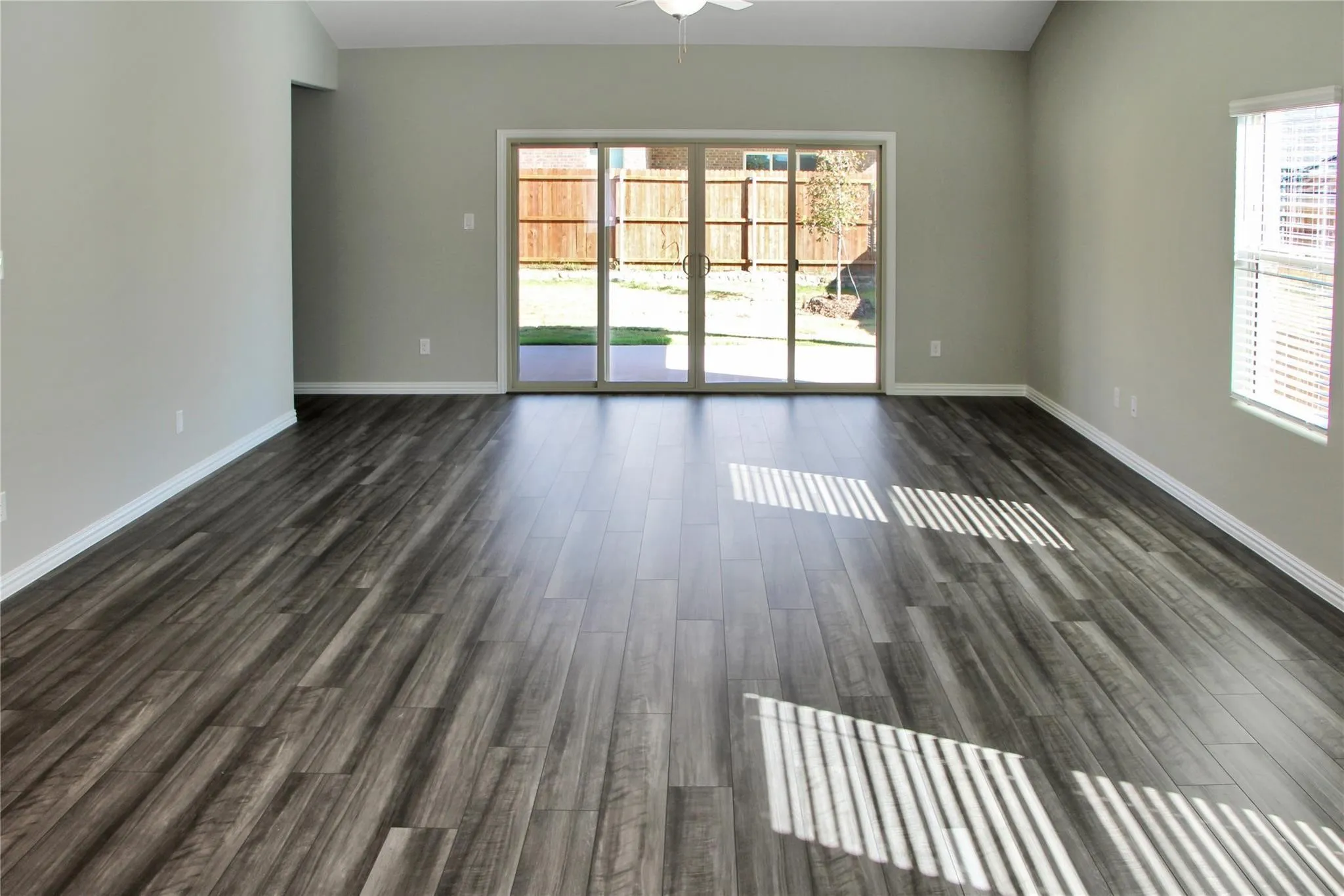 Single Family Residence For Rent in Collin County , 1602 Lannon Lane, Melissa, Texas 75454, 4 Bedroom, 4 Bathroom, 2 Garage spaces, 3,111 Sqft, built in 2023, mls#21419346, Real Estate Agent in Melissa, Homes For Rent in Collin county, Homes For Rent in Melissa, Realtor in Melissa Texas, Real Estate Brokerage Independent Realty Texas, Luminita Cordes Realtor