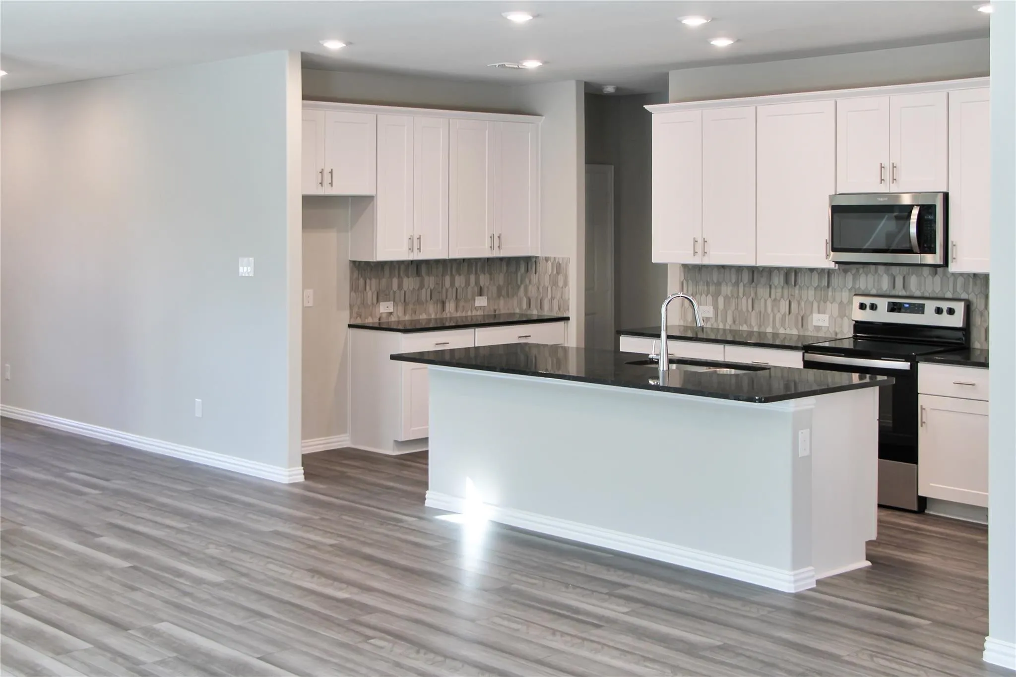Single Family Residence For Rent in Collin County , 1602 Lannon Lane, Melissa, Texas 75454, 4 Bedroom, 4 Bathroom, 2 Garage spaces, 3,111 Sqft, built in 2023, mls#21419346, Real Estate Agent in Melissa, Homes For Rent in Collin county, Homes For Rent in Melissa, Realtor in Melissa Texas, Real Estate Brokerage Independent Realty Texas, Luminita Cordes Realtor