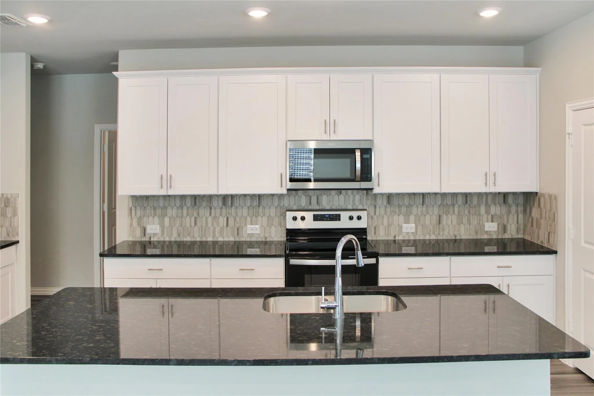 Single Family Residence For Rent in Collin County , 1602 Lannon Lane, Melissa, Texas 75454, 4 Bedroom, 4 Bathroom, 2 Garage spaces, 3,111 Sqft, built in 2023, mls#21419346, Real Estate Agent in Melissa, Homes For Rent in Collin county, Homes For Rent in Melissa, Realtor in Melissa Texas, Real Estate Brokerage Independent Realty Texas, Luminita Cordes Realtor