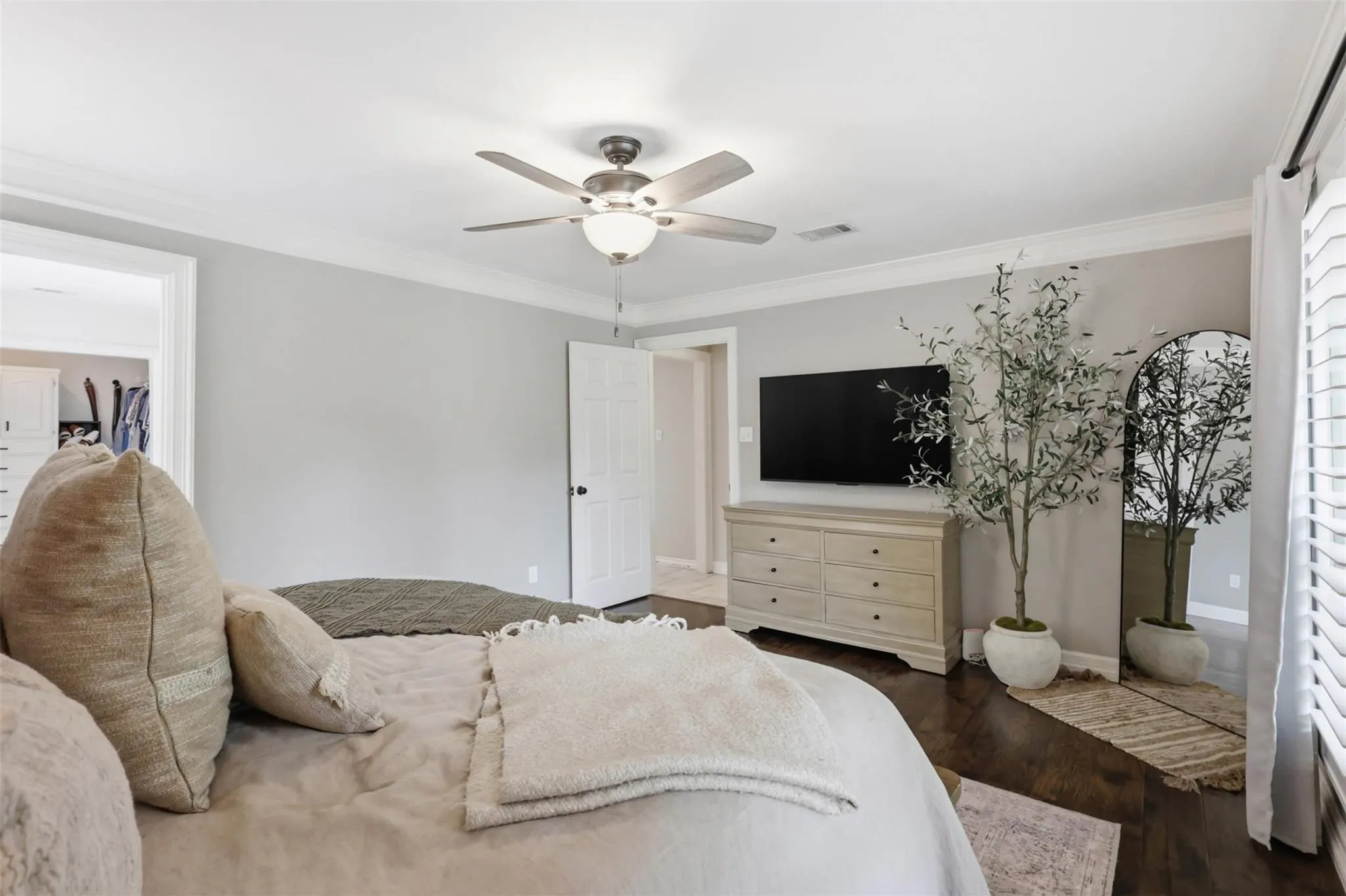 Single Family Residence For Sale in Tarrant County , 6405 Amicable Drive, Arlington, Texas 76016, 4 Bedroom, 3 Bathroom, 2 Garage spaces, 2,523 Sqft, built in 1985, mls#21418572, Real Estate Agent in Arlington, Homes For Sale in Tarrant county, Homes For Sale in Arlington, Realtor in Arlington Texas, Real Estate Brokerage Independent Realty Texas, Luminita Cordes Realtor