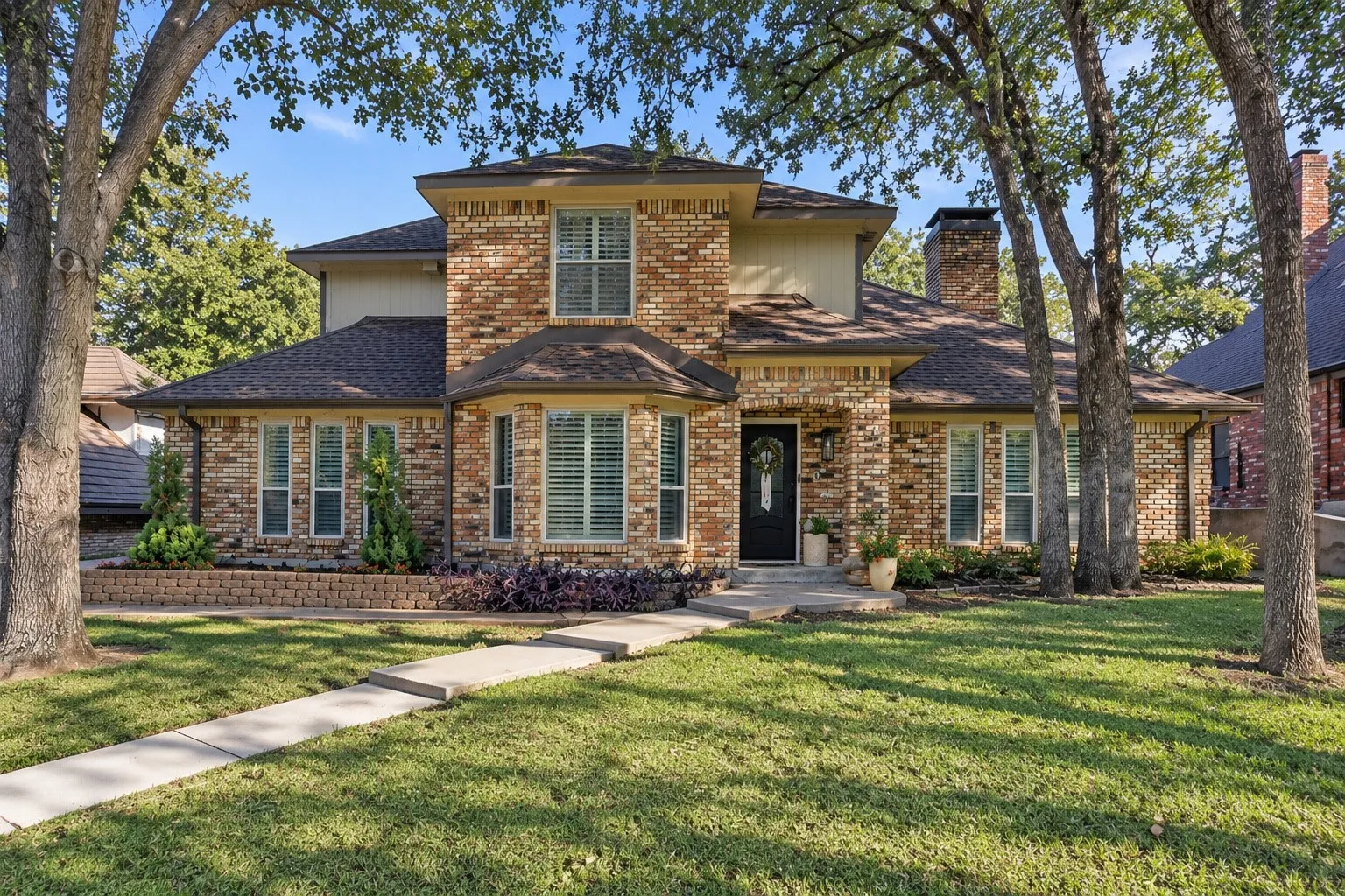 Single Family Residence For Sale in Tarrant County , 6405 Amicable Drive, Arlington, Texas 76016, 4 Bedroom, 3 Bathroom, 2 Garage spaces, 2,523 Sqft, built in 1985, mls#21418572, Real Estate Agent in Arlington, Homes For Sale in Tarrant county, Homes For Sale in Arlington, Realtor in Arlington Texas, Real Estate Brokerage Independent Realty Texas, Luminita Cordes Realtor