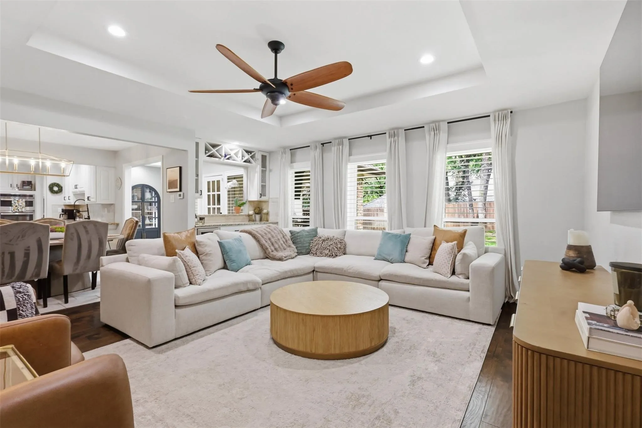 Single Family Residence For Sale in Tarrant County , 6405 Amicable Drive, Arlington, Texas 76016, 4 Bedroom, 3 Bathroom, 2 Garage spaces, 2,523 Sqft, built in 1985, mls#21418572, Real Estate Agent in Arlington, Homes For Sale in Tarrant county, Homes For Sale in Arlington, Realtor in Arlington Texas, Real Estate Brokerage Independent Realty Texas, Luminita Cordes Realtor