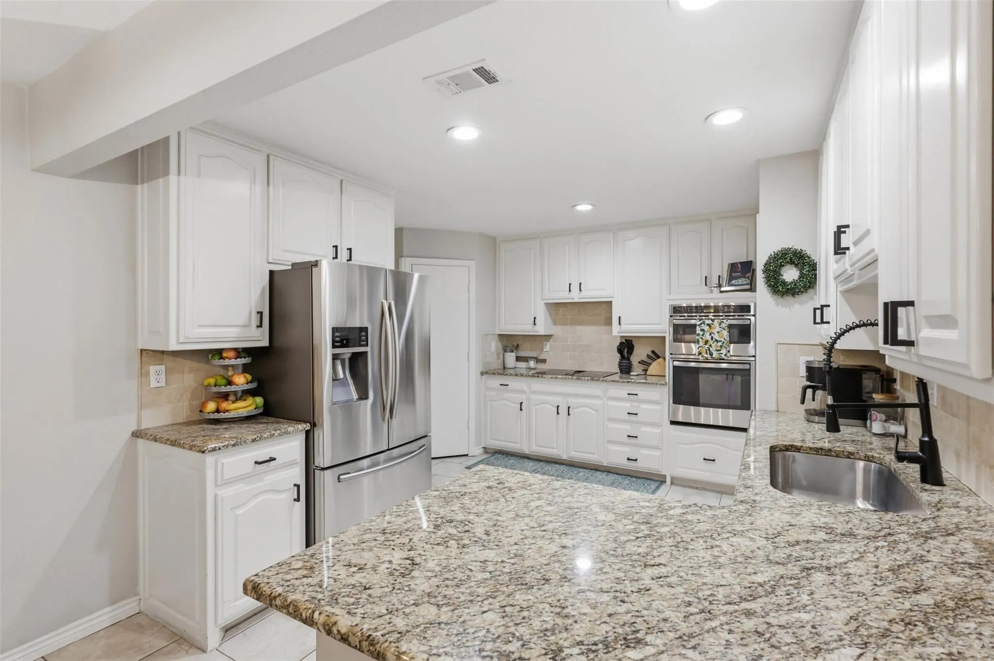 Single Family Residence For Sale in Tarrant County , 6405 Amicable Drive, Arlington, Texas 76016, 4 Bedroom, 3 Bathroom, 2 Garage spaces, 2,523 Sqft, built in 1985, mls#21418572, Real Estate Agent in Arlington, Homes For Sale in Tarrant county, Homes For Sale in Arlington, Realtor in Arlington Texas, Real Estate Brokerage Independent Realty Texas, Luminita Cordes Realtor