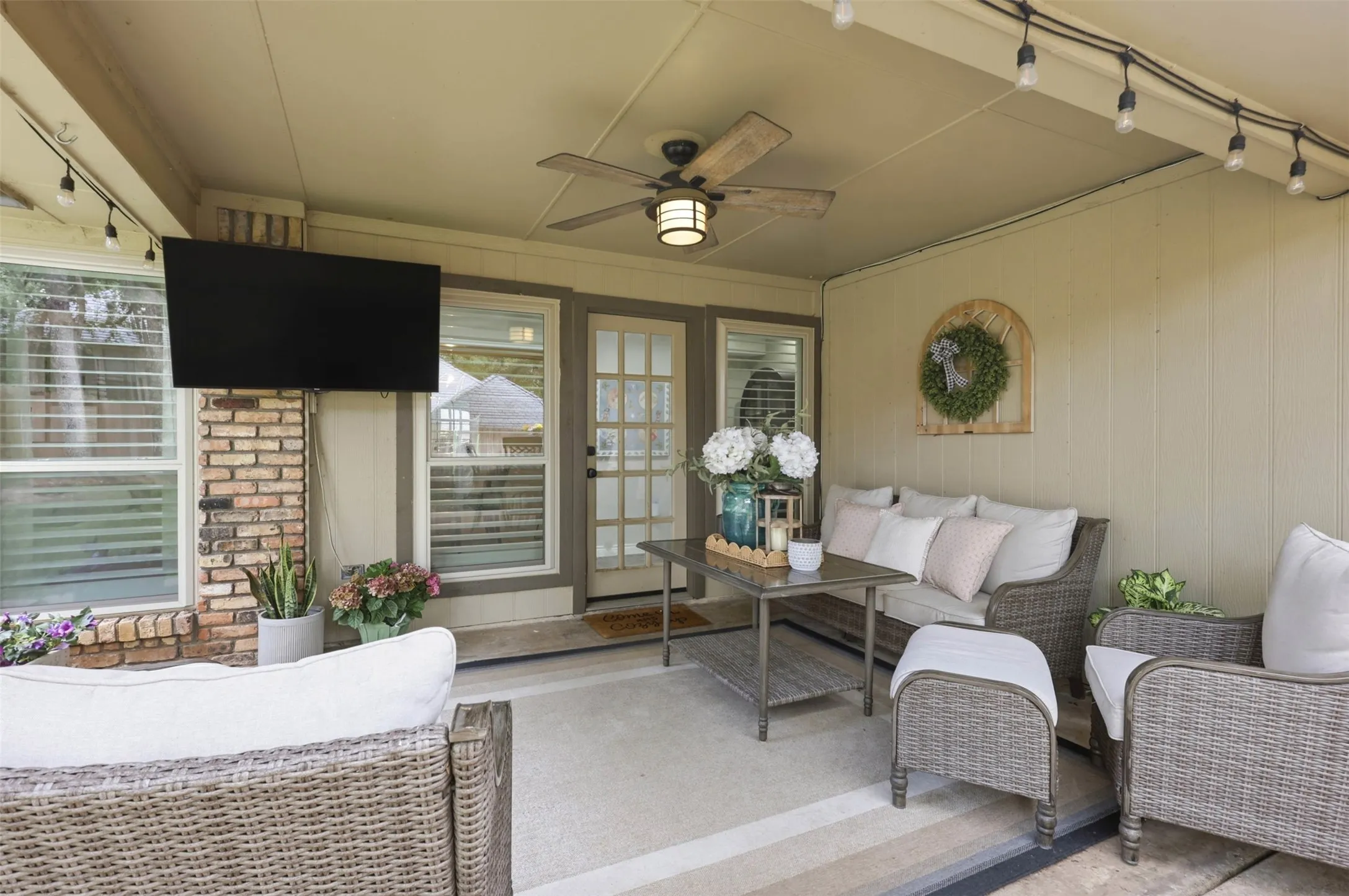 Single Family Residence For Sale in Tarrant County , 6405 Amicable Drive, Arlington, Texas 76016, 4 Bedroom, 3 Bathroom, 2 Garage spaces, 2,523 Sqft, built in 1985, mls#21418572, Real Estate Agent in Arlington, Homes For Sale in Tarrant county, Homes For Sale in Arlington, Realtor in Arlington Texas, Real Estate Brokerage Independent Realty Texas, Luminita Cordes Realtor