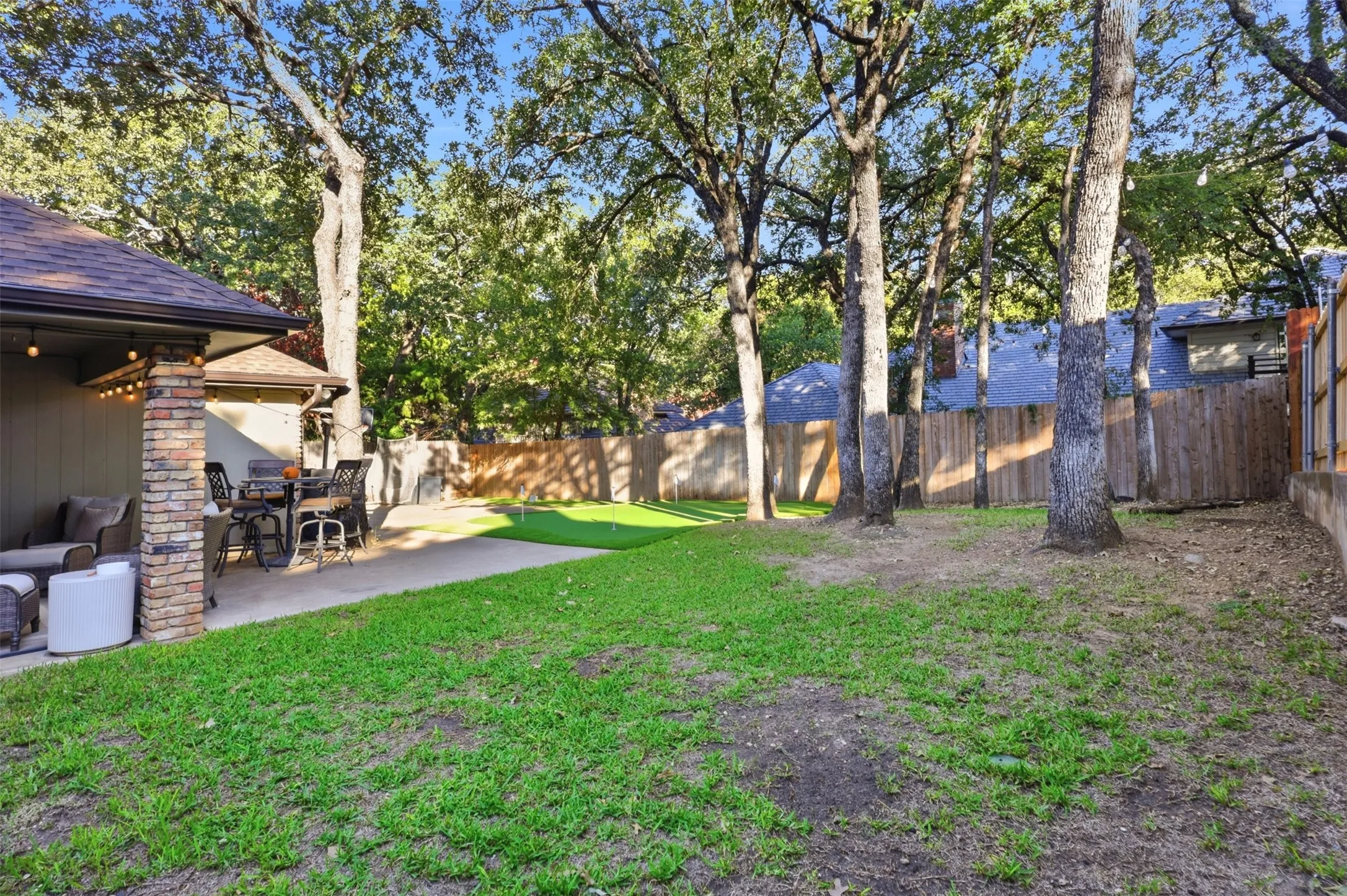 Single Family Residence For Sale in Tarrant County , 6405 Amicable Drive, Arlington, Texas 76016, 4 Bedroom, 3 Bathroom, 2 Garage spaces, 2,523 Sqft, built in 1985, mls#21418572, Real Estate Agent in Arlington, Homes For Sale in Tarrant county, Homes For Sale in Arlington, Realtor in Arlington Texas, Real Estate Brokerage Independent Realty Texas, Luminita Cordes Realtor