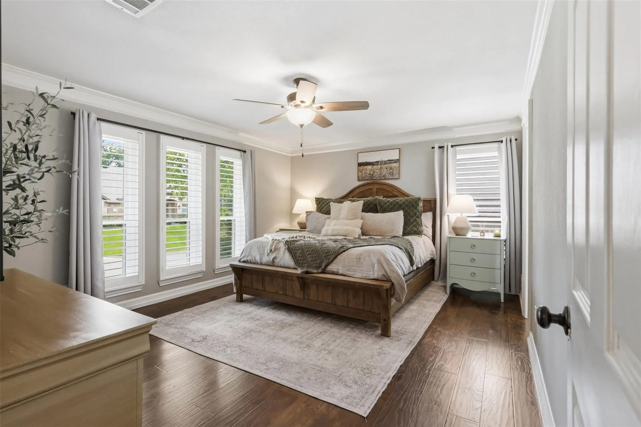 Single Family Residence For Sale in Tarrant County , 6405 Amicable Drive, Arlington, Texas 76016, 4 Bedroom, 3 Bathroom, 2 Garage spaces, 2,523 Sqft, built in 1985, mls#21418572, Real Estate Agent in Arlington, Homes For Sale in Tarrant county, Homes For Sale in Arlington, Realtor in Arlington Texas, Real Estate Brokerage Independent Realty Texas, Luminita Cordes Realtor