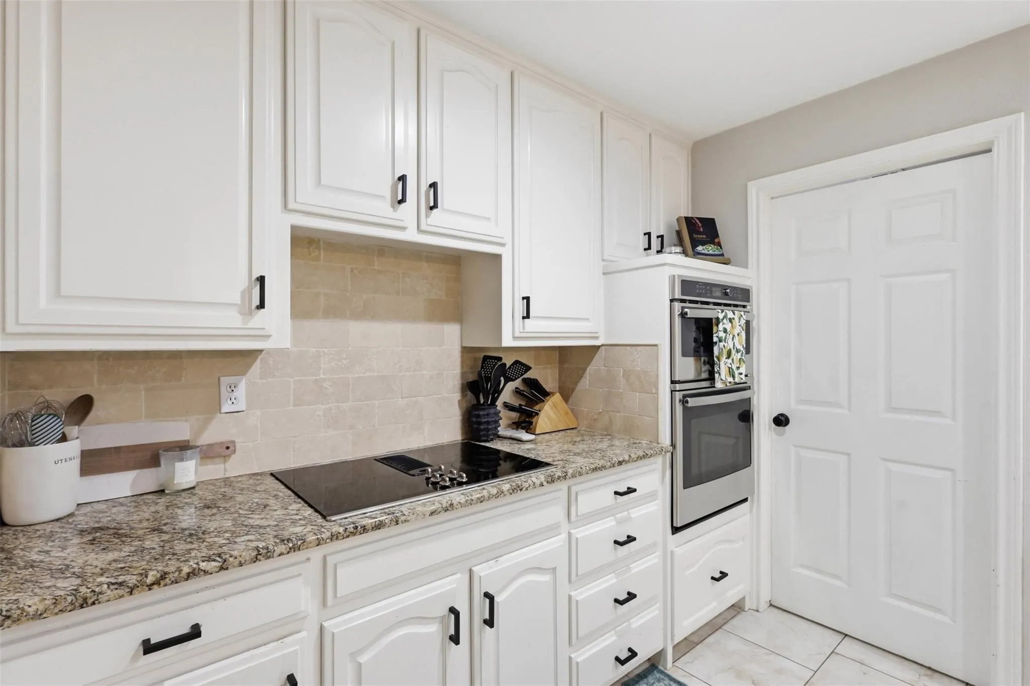 Single Family Residence For Sale in Tarrant County , 6405 Amicable Drive, Arlington, Texas 76016, 4 Bedroom, 3 Bathroom, 2 Garage spaces, 2,523 Sqft, built in 1985, mls#21418572, Real Estate Agent in Arlington, Homes For Sale in Tarrant county, Homes For Sale in Arlington, Realtor in Arlington Texas, Real Estate Brokerage Independent Realty Texas, Luminita Cordes Realtor