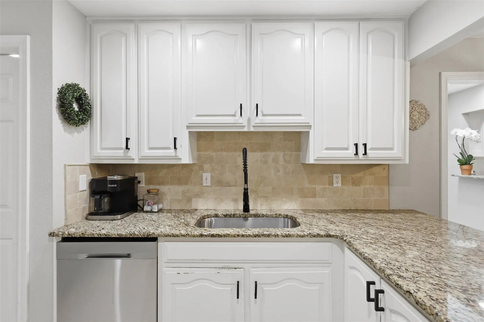 Single Family Residence For Sale in Tarrant County , 6405 Amicable Drive, Arlington, Texas 76016, 4 Bedroom, 3 Bathroom, 2 Garage spaces, 2,523 Sqft, built in 1985, mls#21418572, Real Estate Agent in Arlington, Homes For Sale in Tarrant county, Homes For Sale in Arlington, Realtor in Arlington Texas, Real Estate Brokerage Independent Realty Texas, Luminita Cordes Realtor